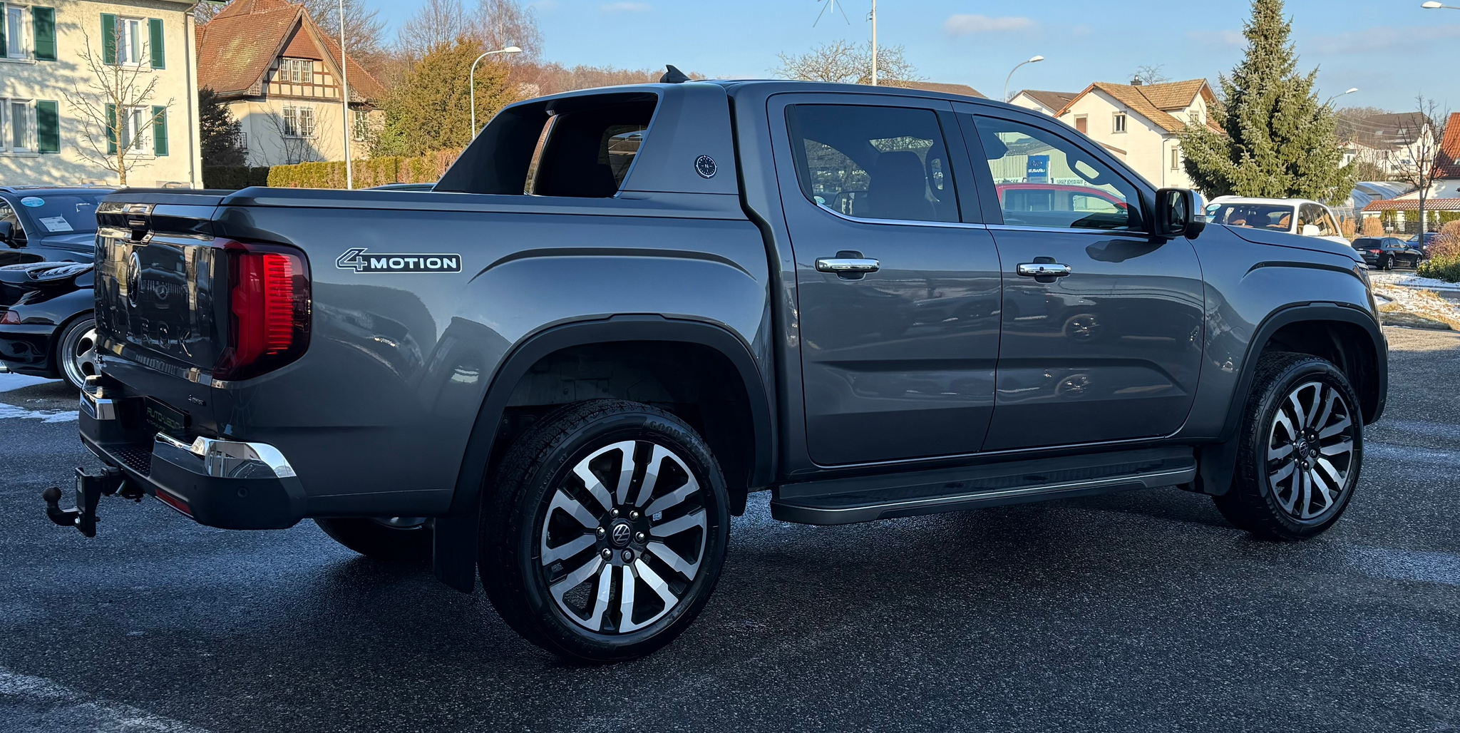 listing desktop thumbnail image 4