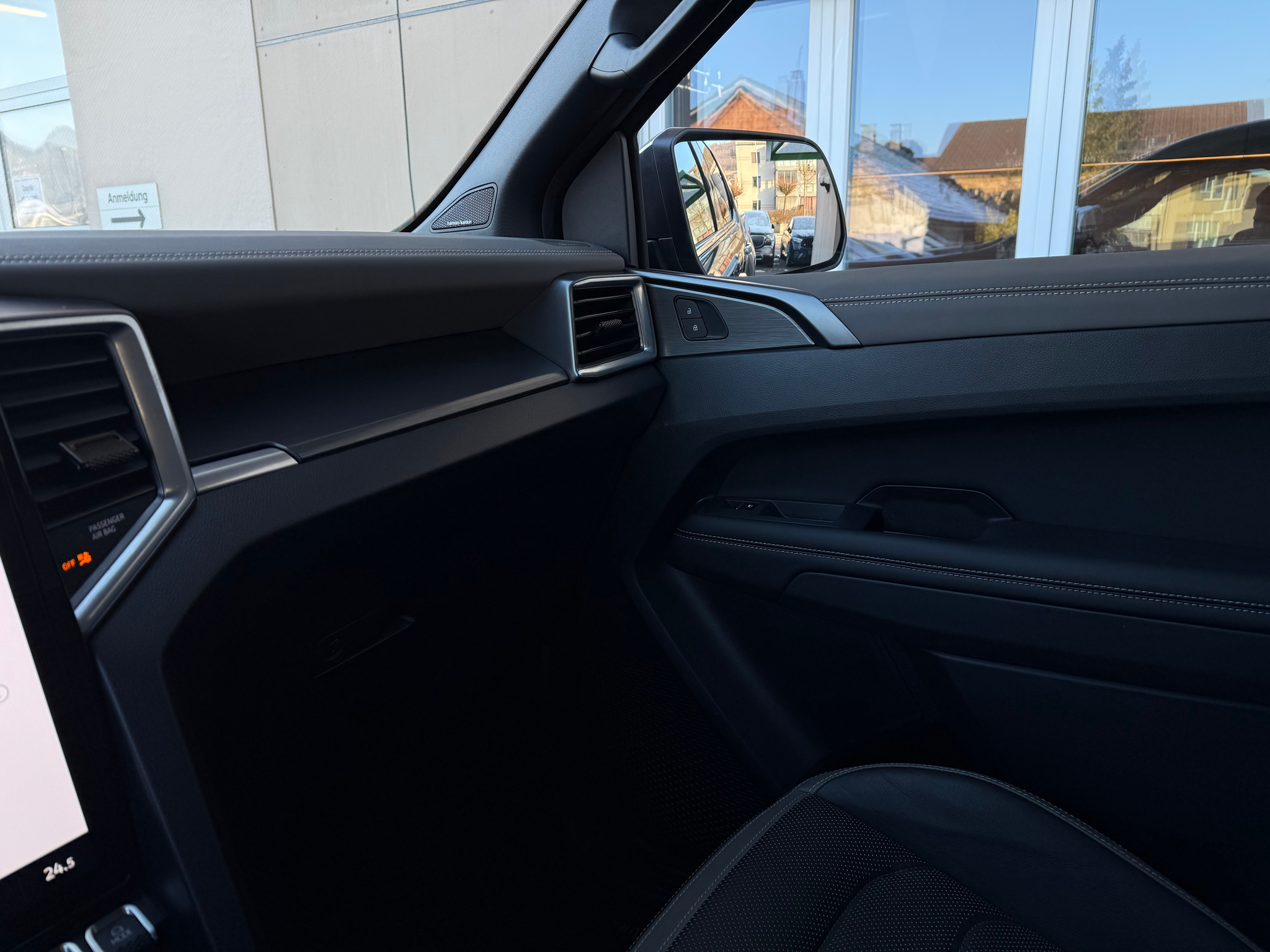 listing desktop thumbnail image 26