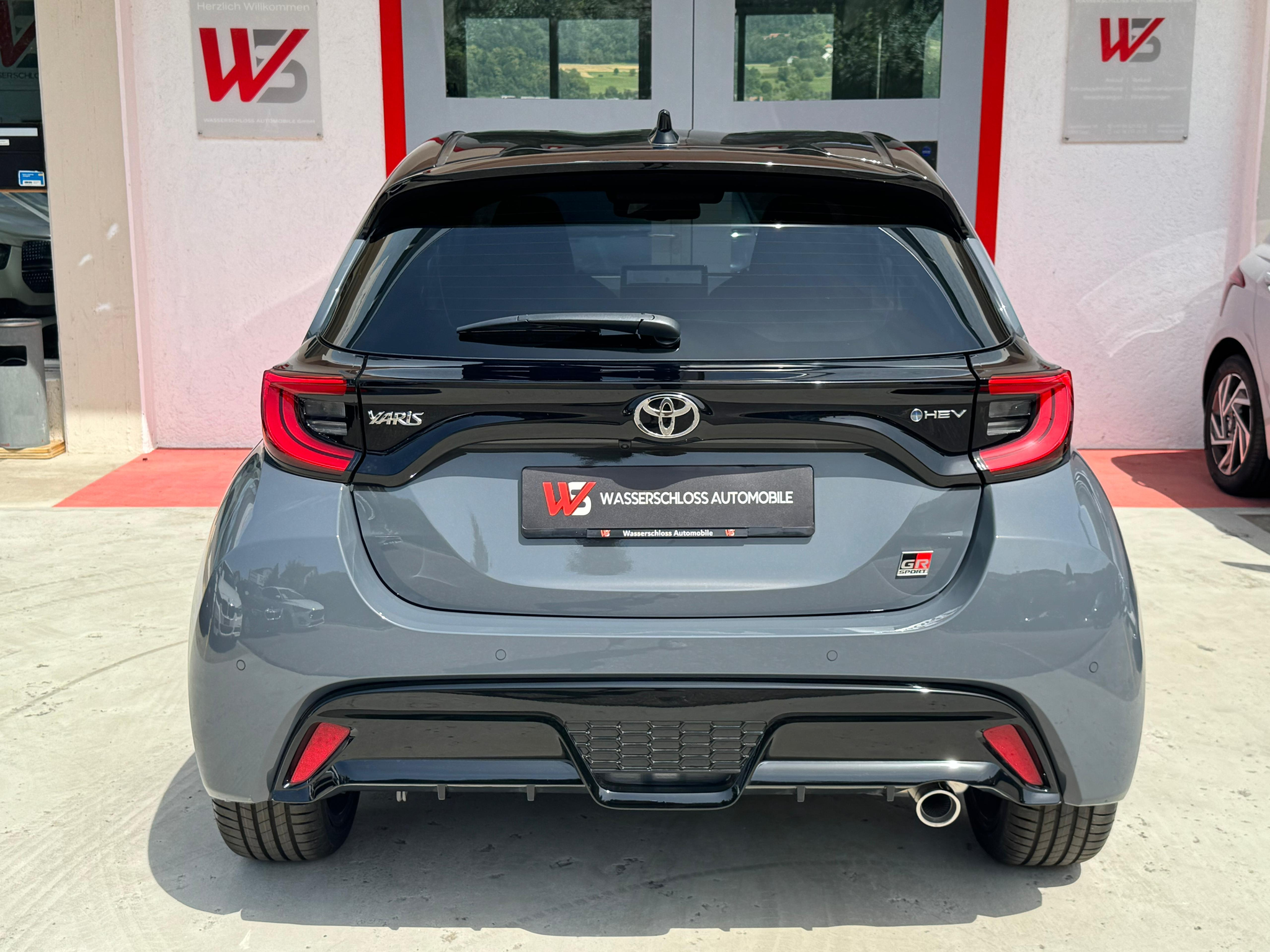 listing desktop thumbnail image 11