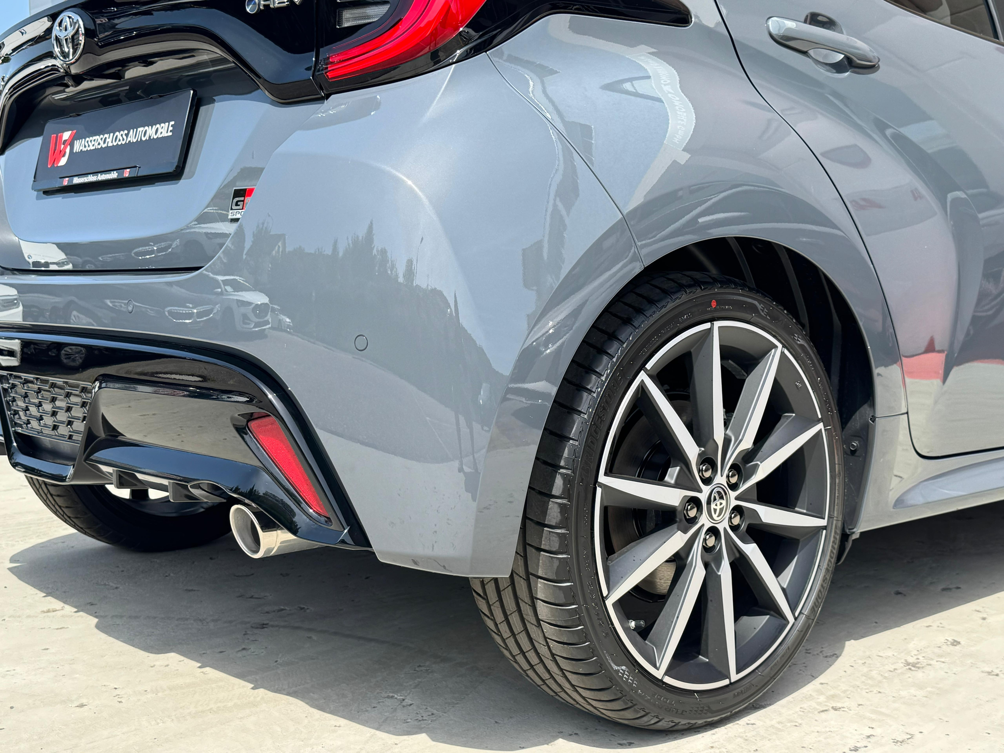 listing desktop thumbnail image 9