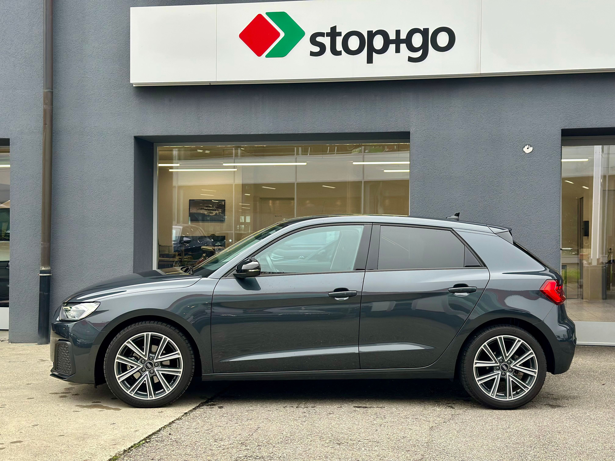 listing desktop thumbnail image 2