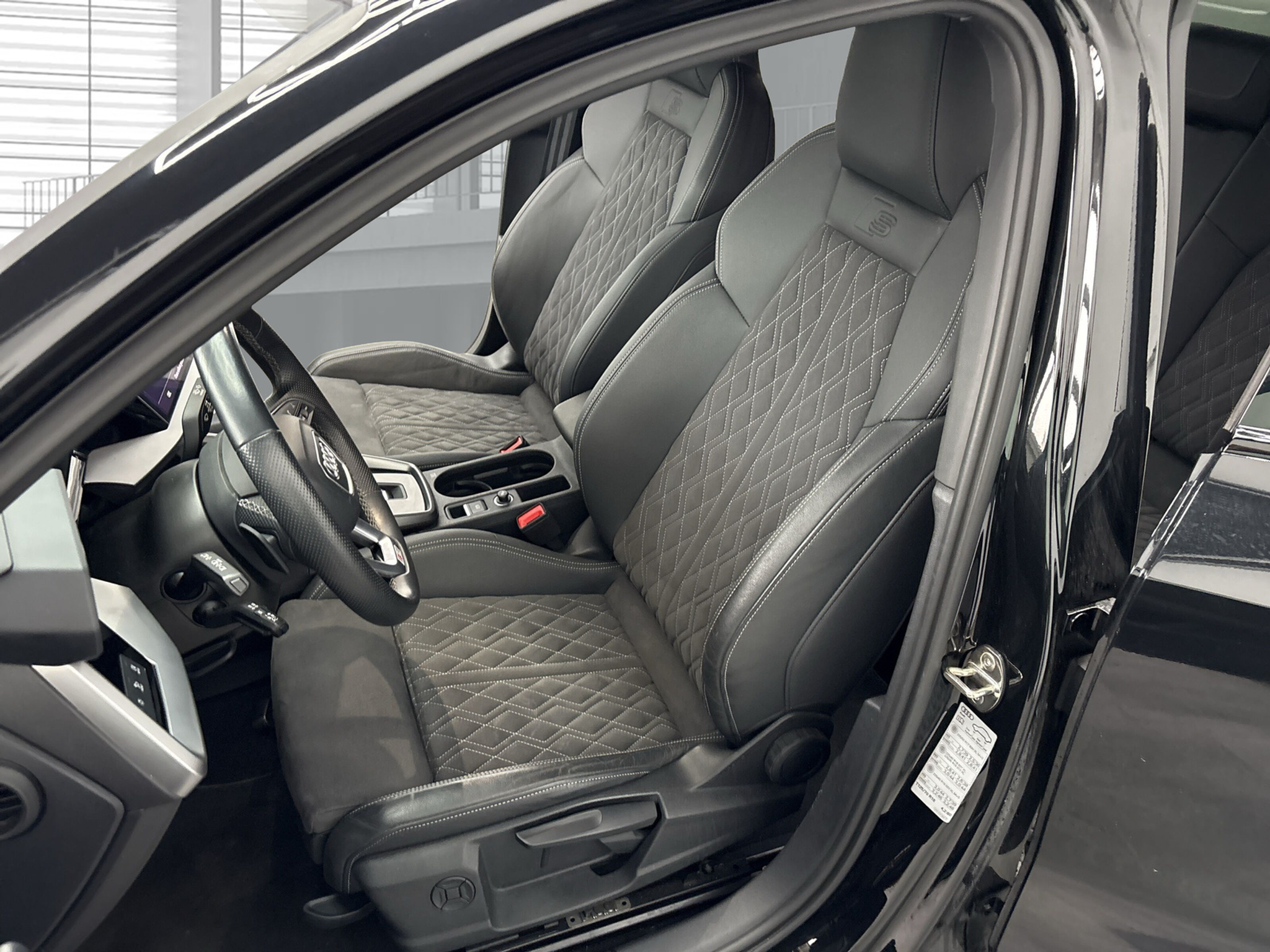 listing desktop thumbnail image 16