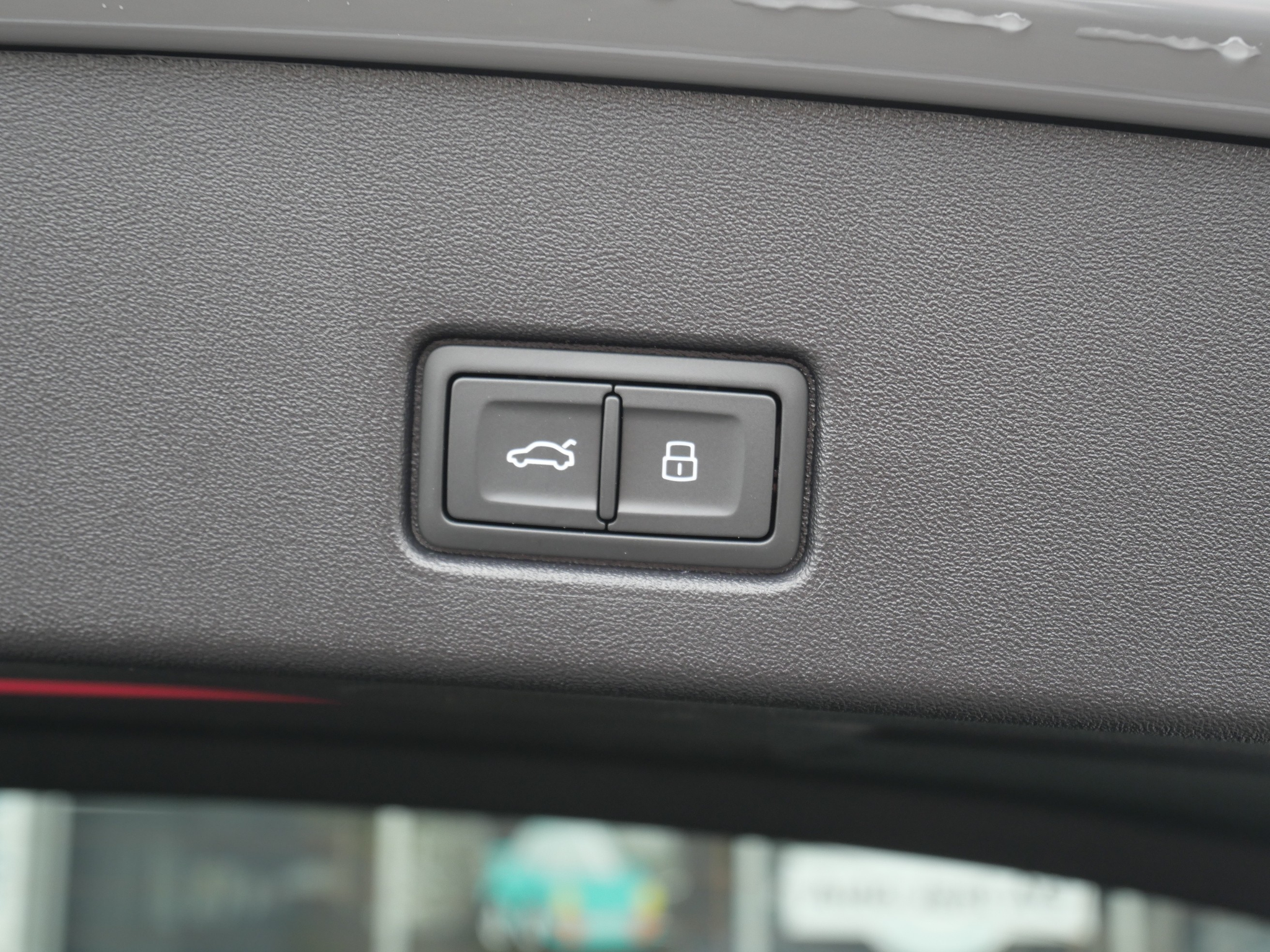 listing desktop thumbnail image 3