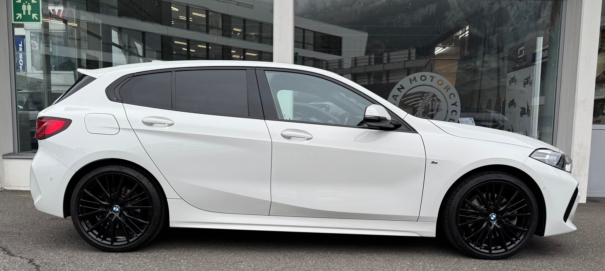 listing desktop thumbnail image 1