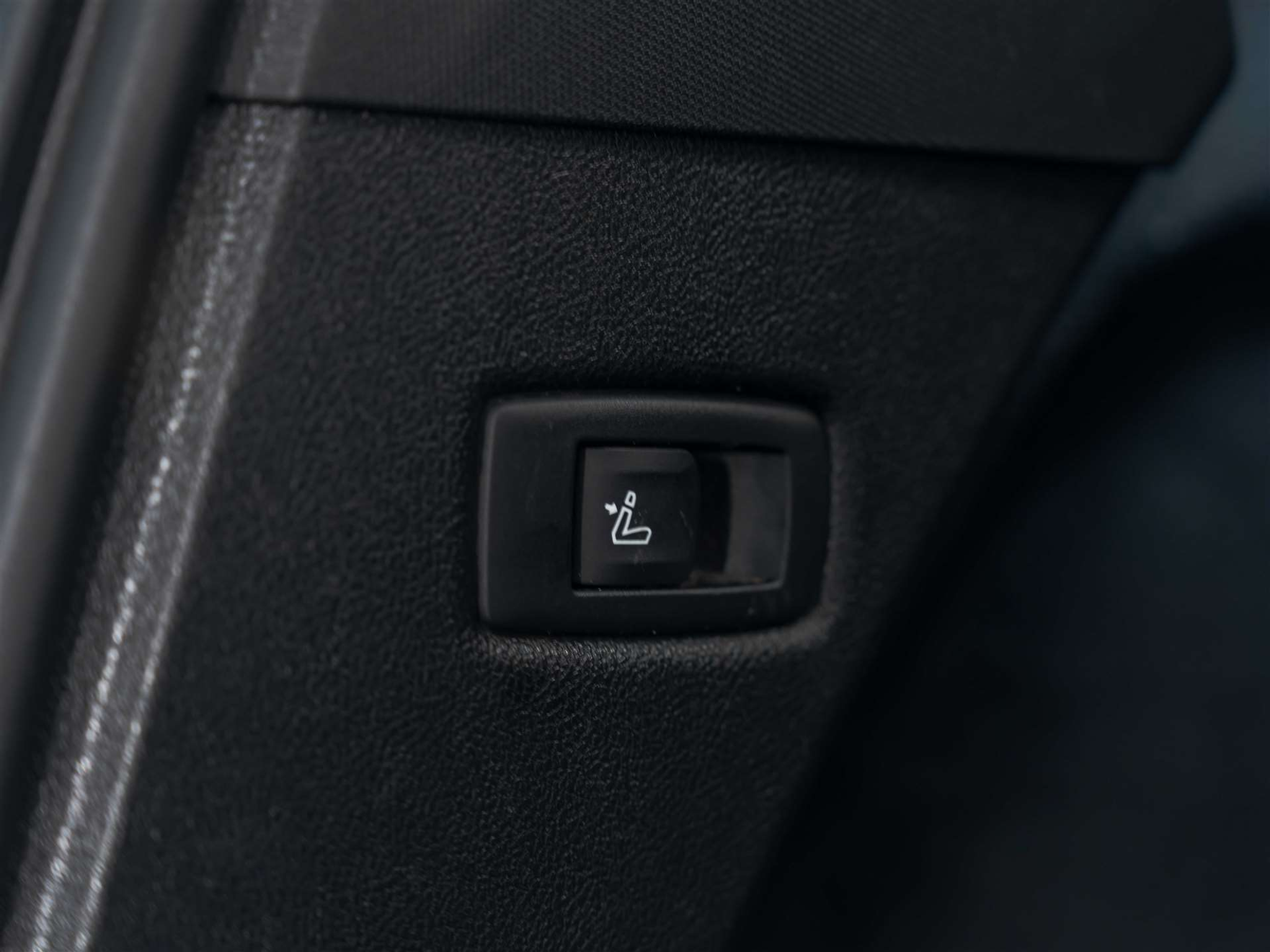 listing desktop thumbnail image 44