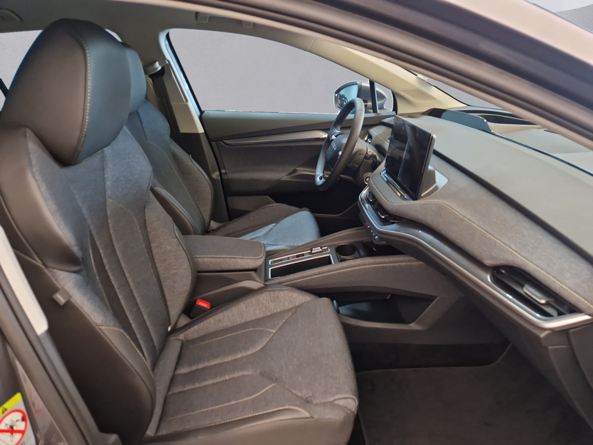 listing desktop thumbnail image 12