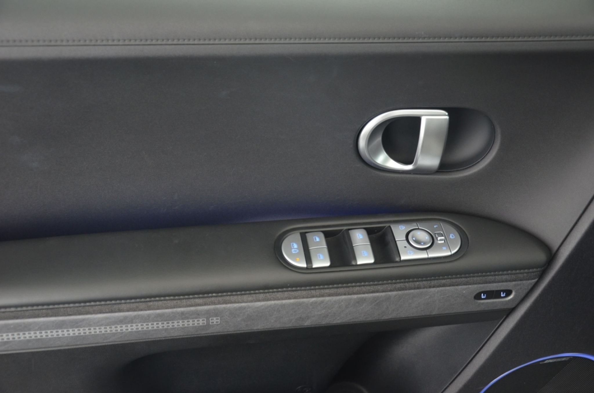 listing desktop thumbnail image 24