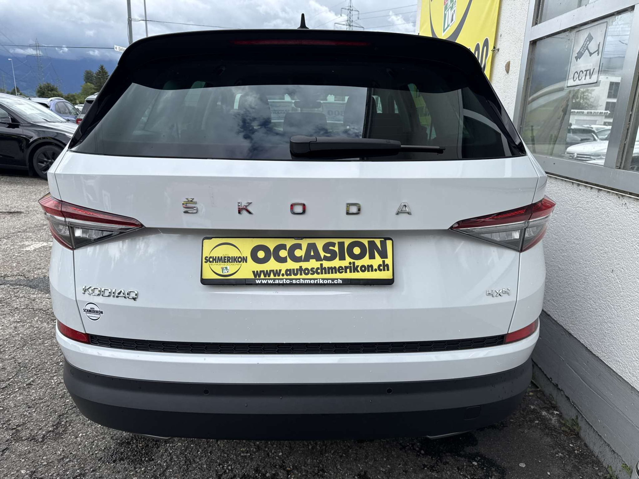 listing desktop thumbnail image 3