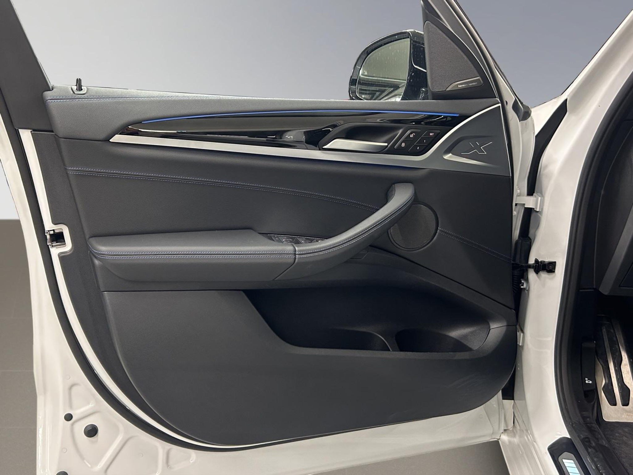 listing desktop thumbnail image 12