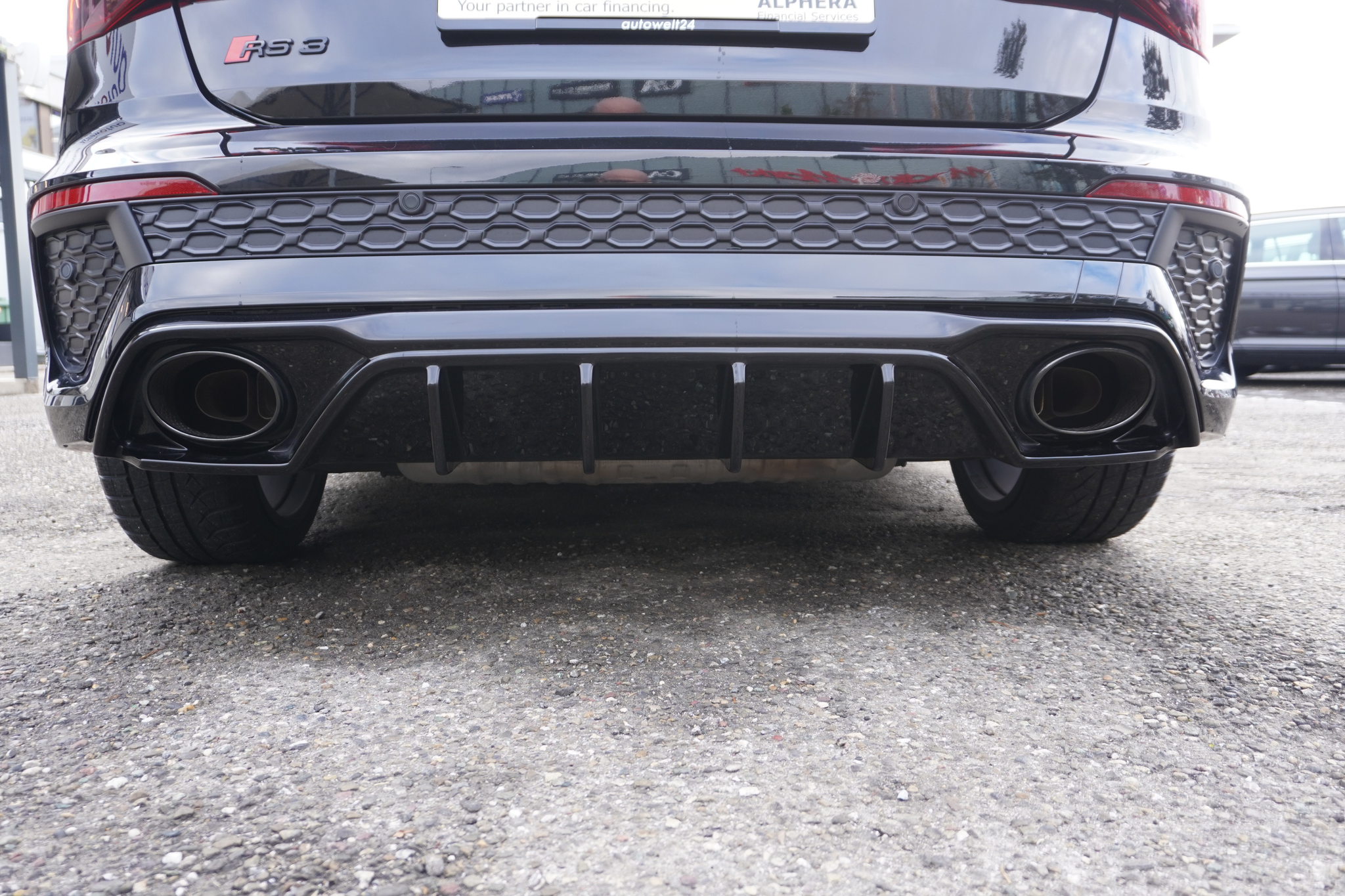 listing desktop thumbnail image 10