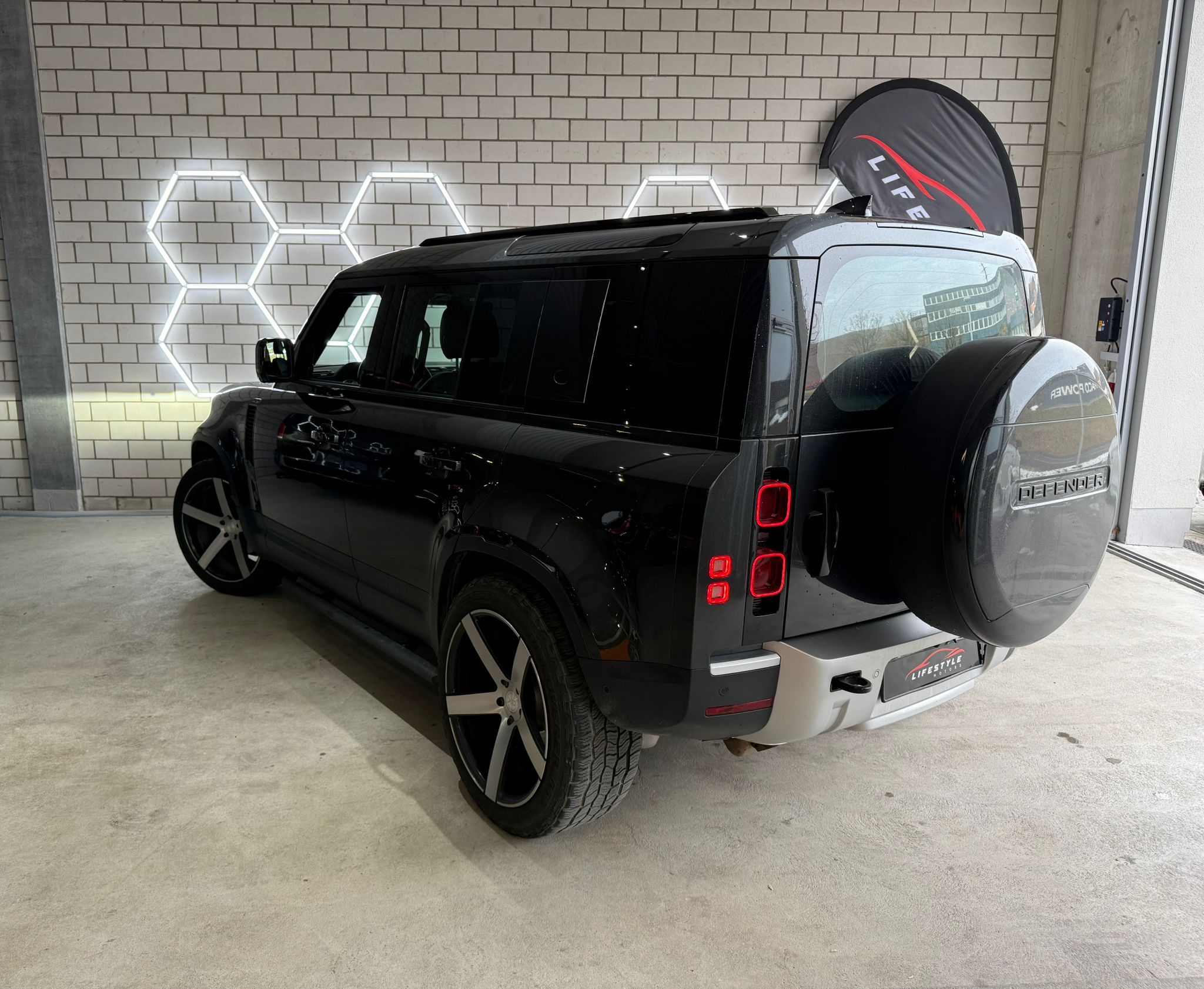 listing desktop thumbnail image 2