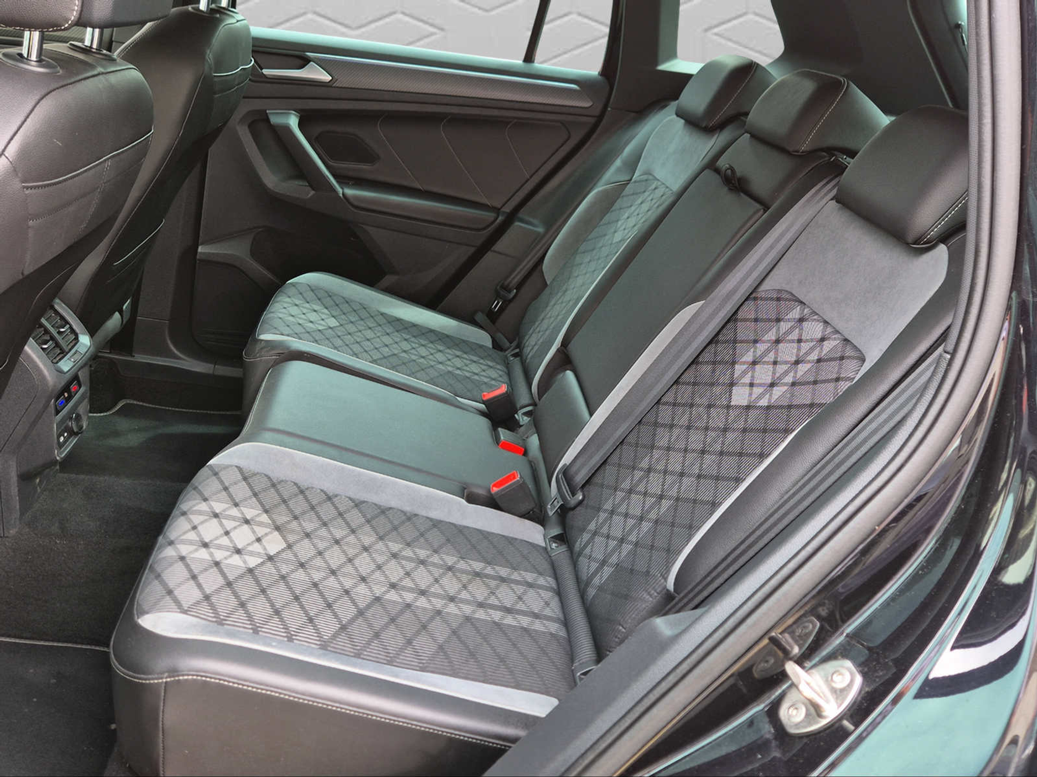 listing desktop thumbnail image 12