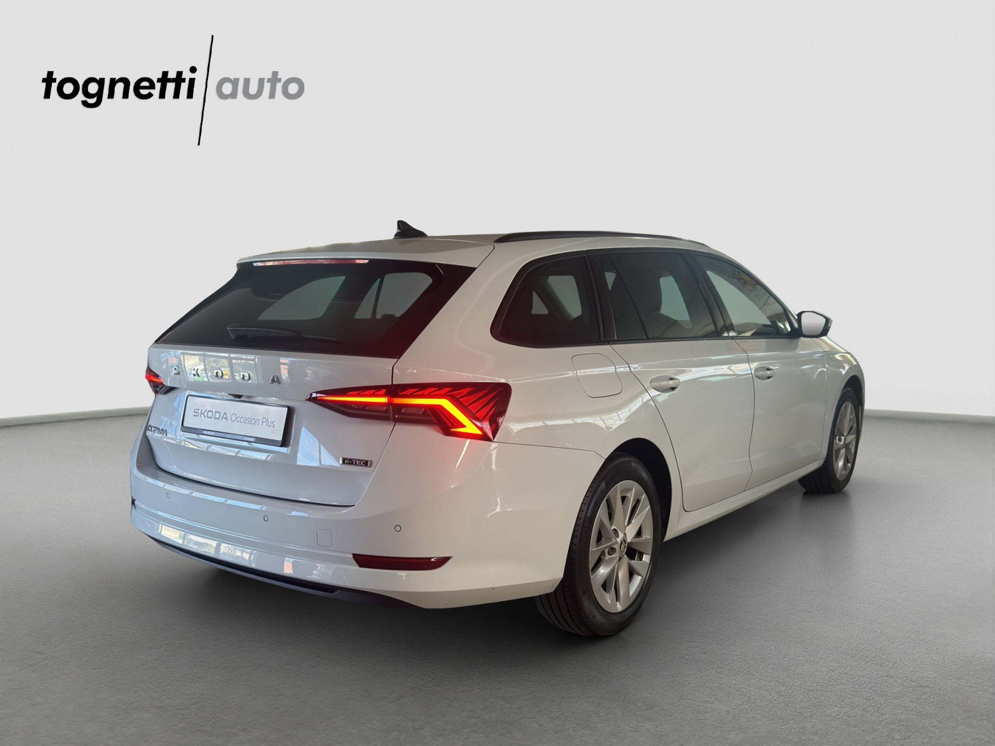 listing desktop thumbnail image 3