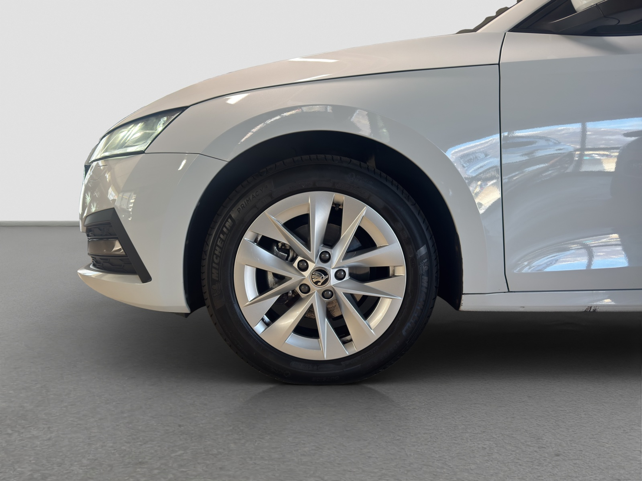 listing desktop thumbnail image 4