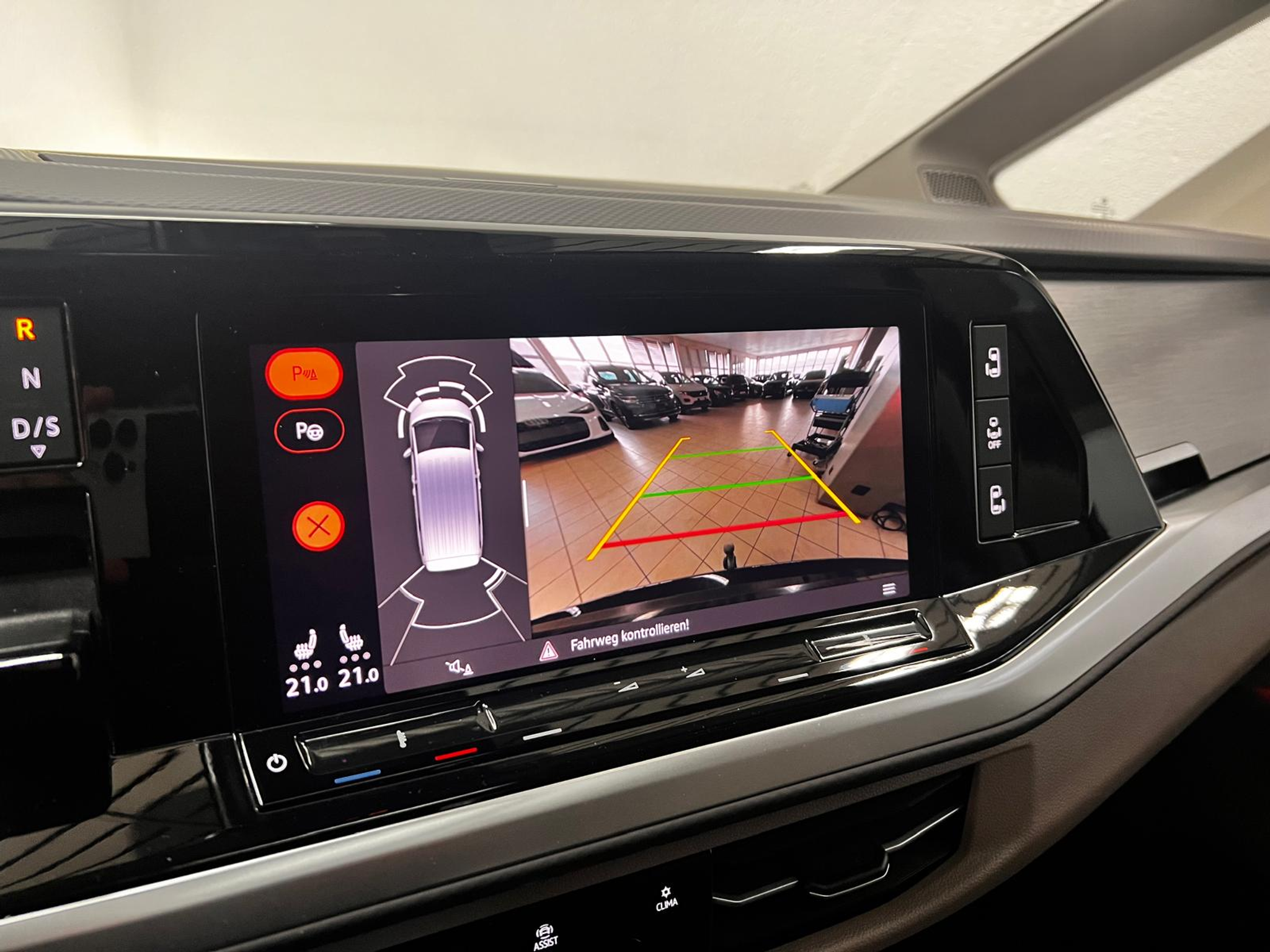 listing desktop thumbnail image 12