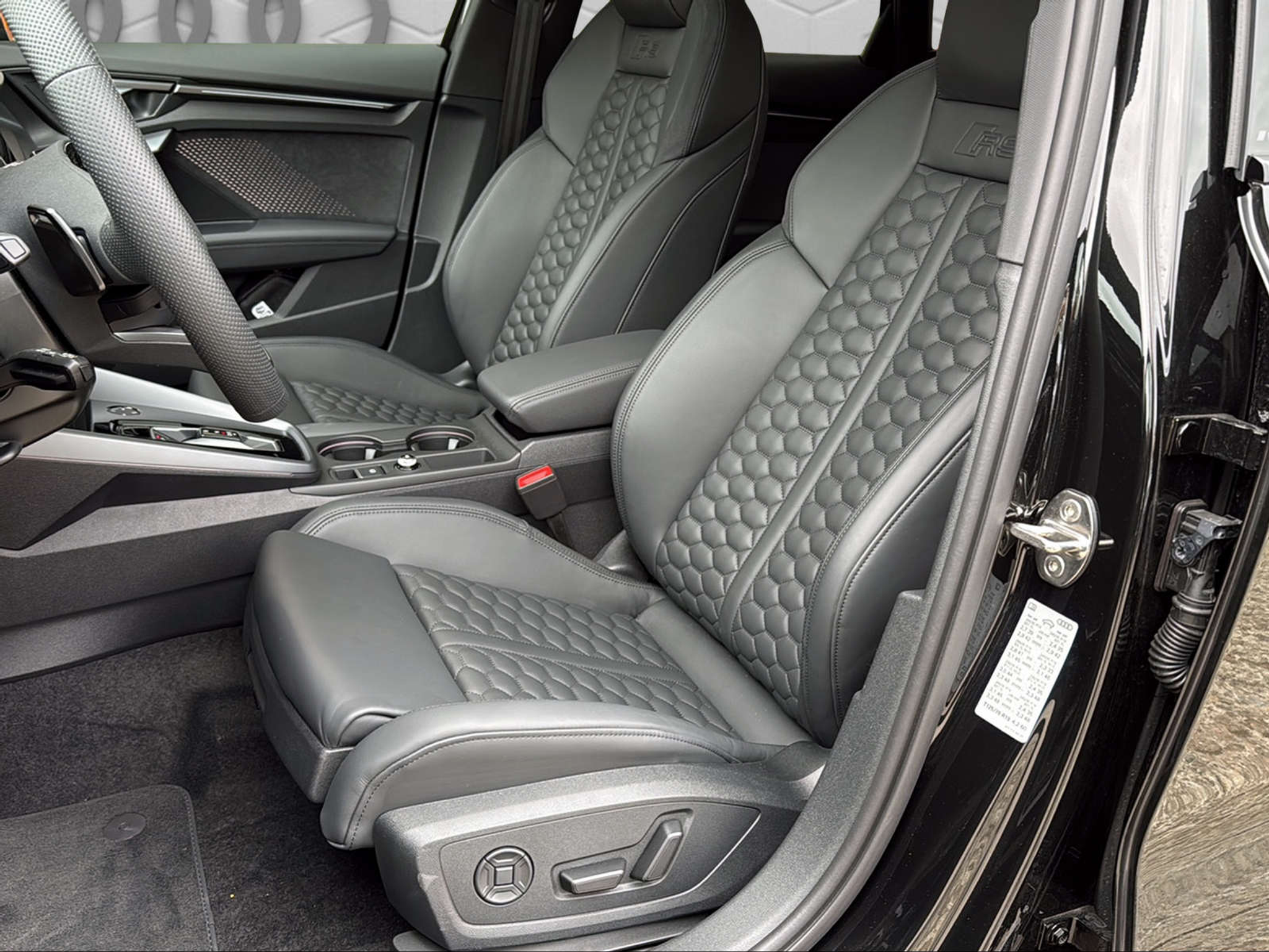 listing desktop thumbnail image 6