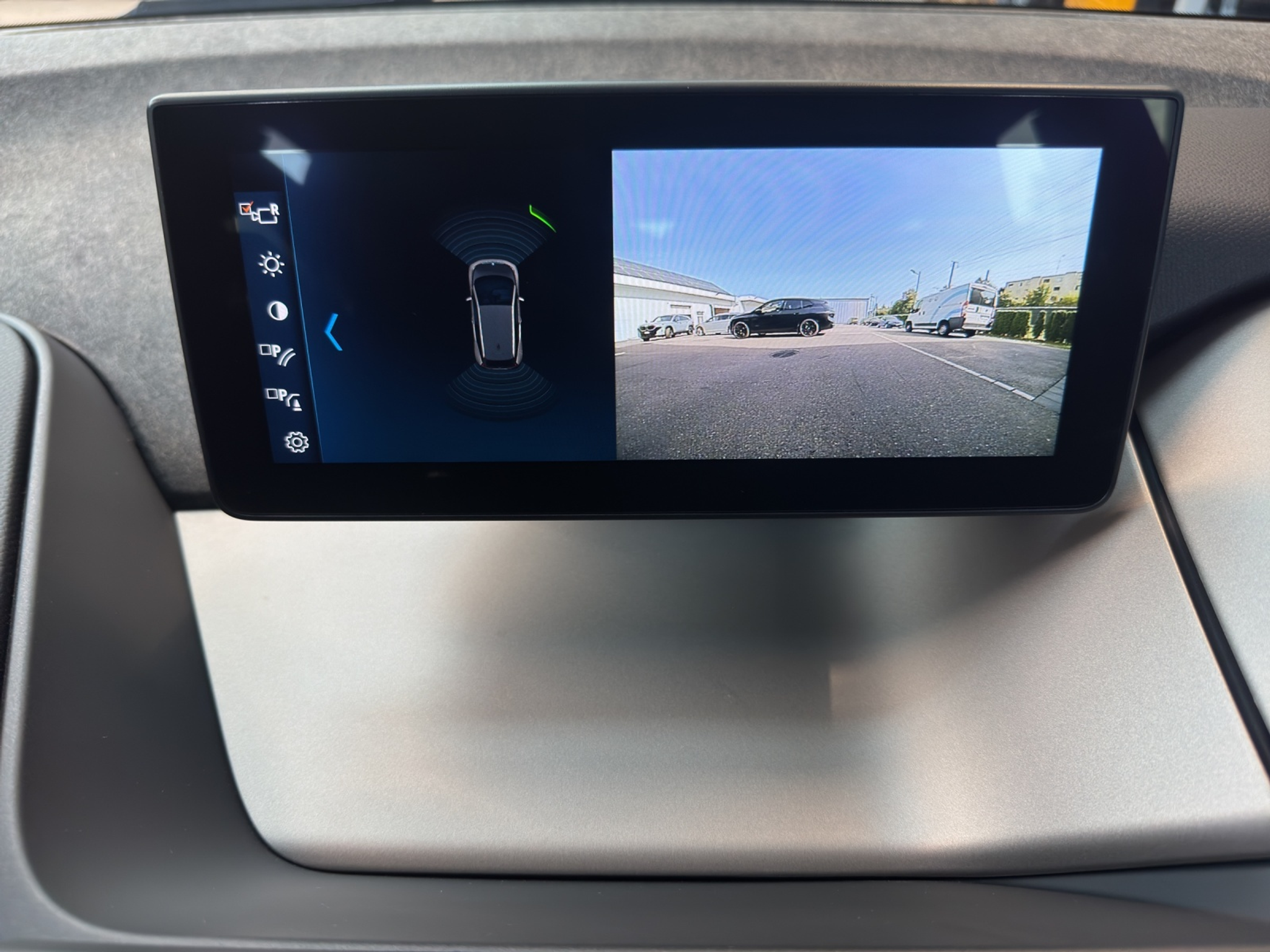 listing desktop thumbnail image 17