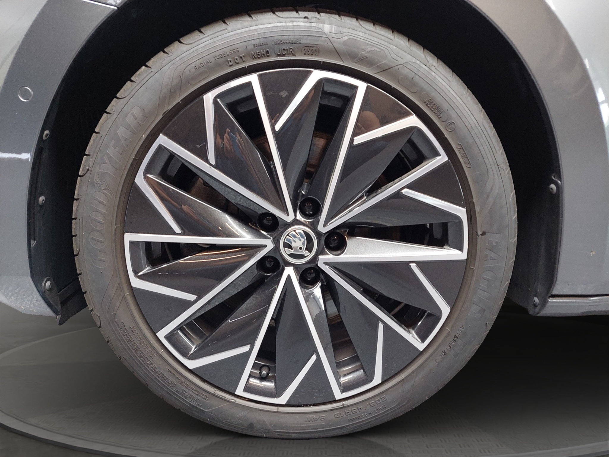 listing desktop thumbnail image 12