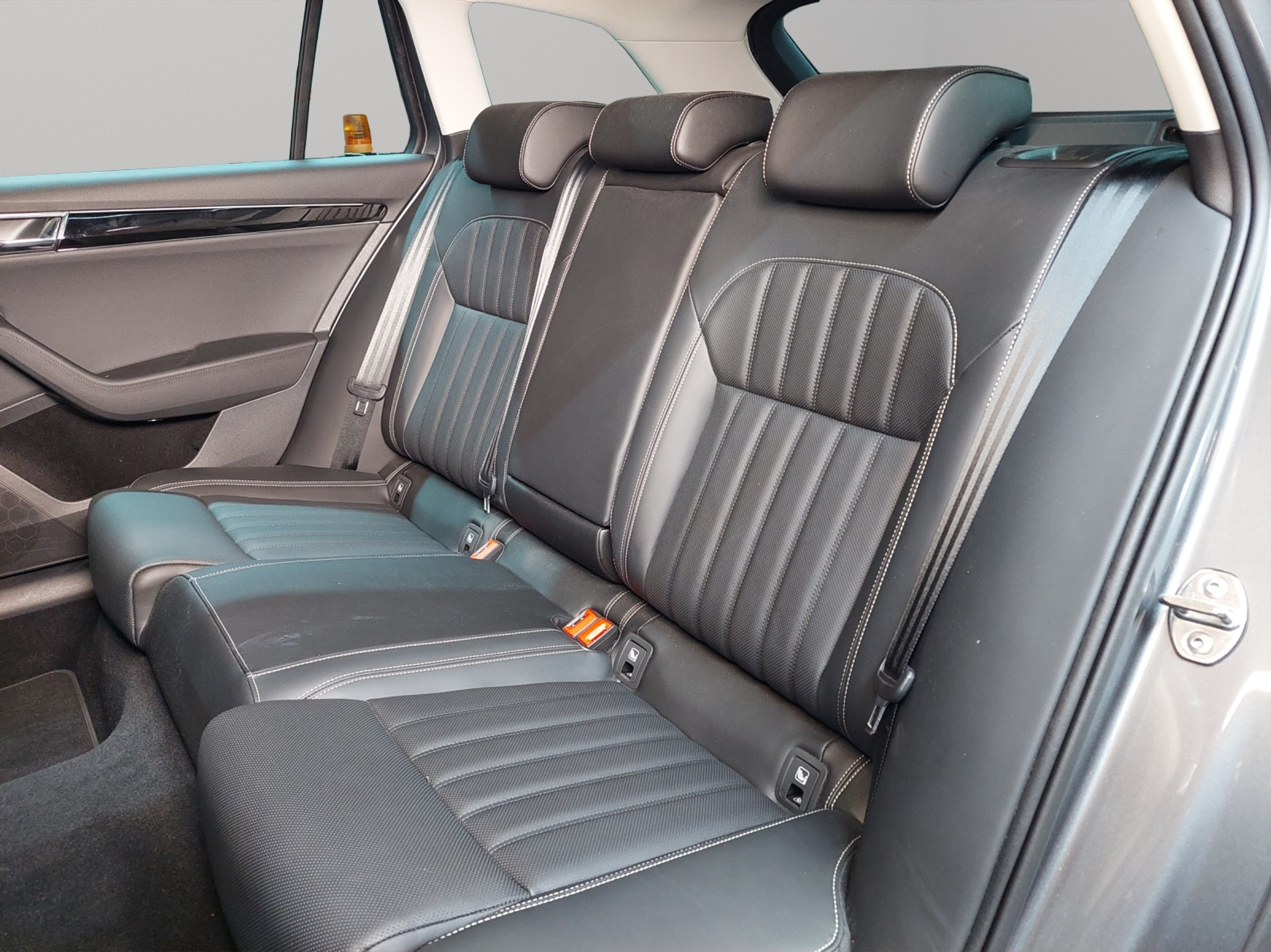 listing desktop thumbnail image 7