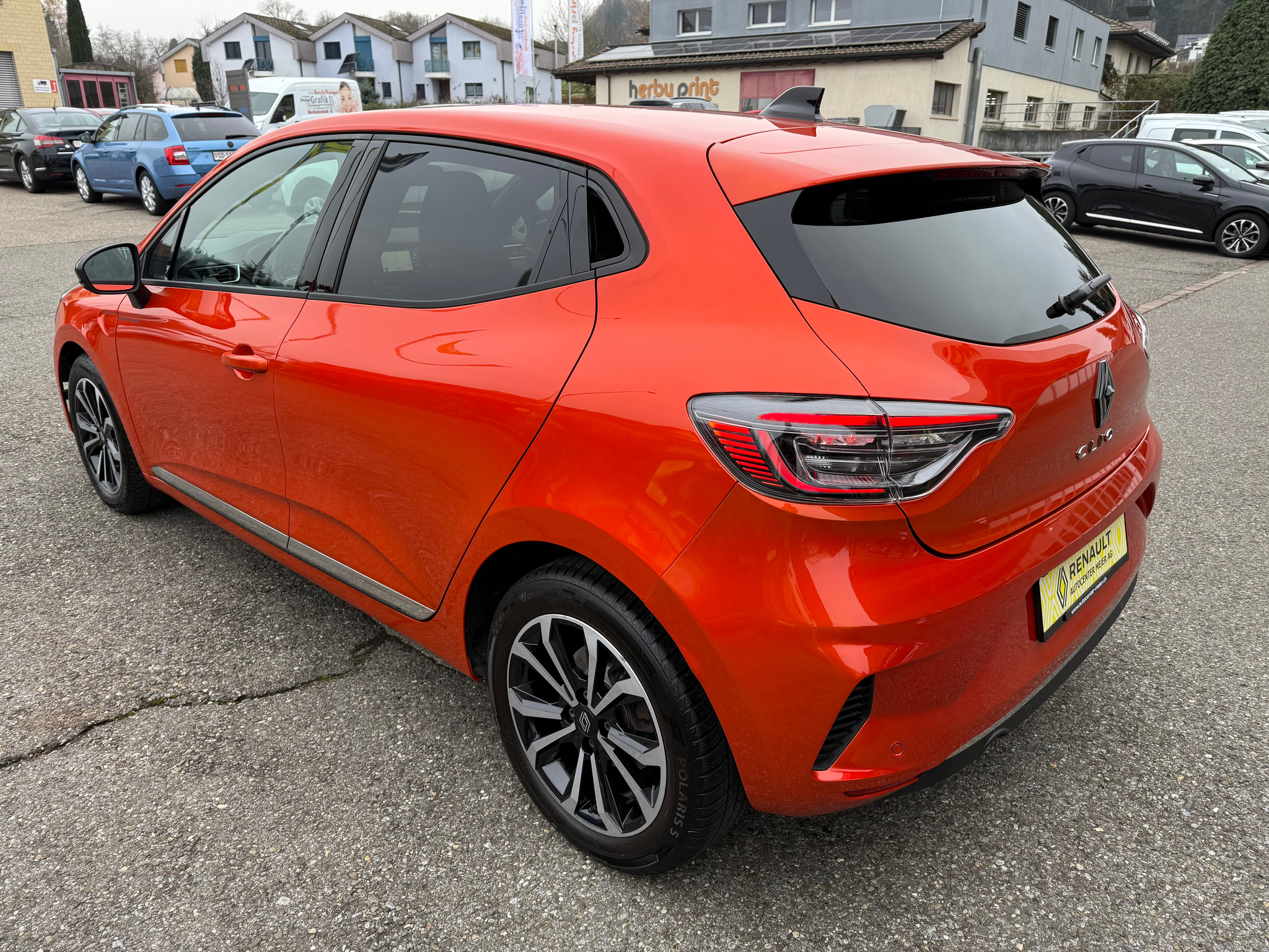 listing desktop thumbnail image 3