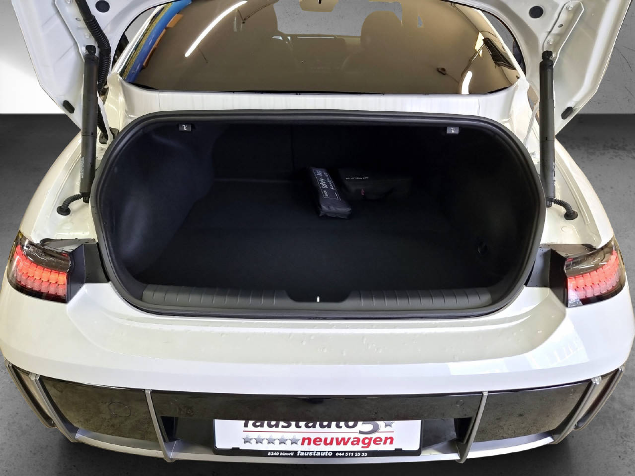 listing desktop thumbnail image 11