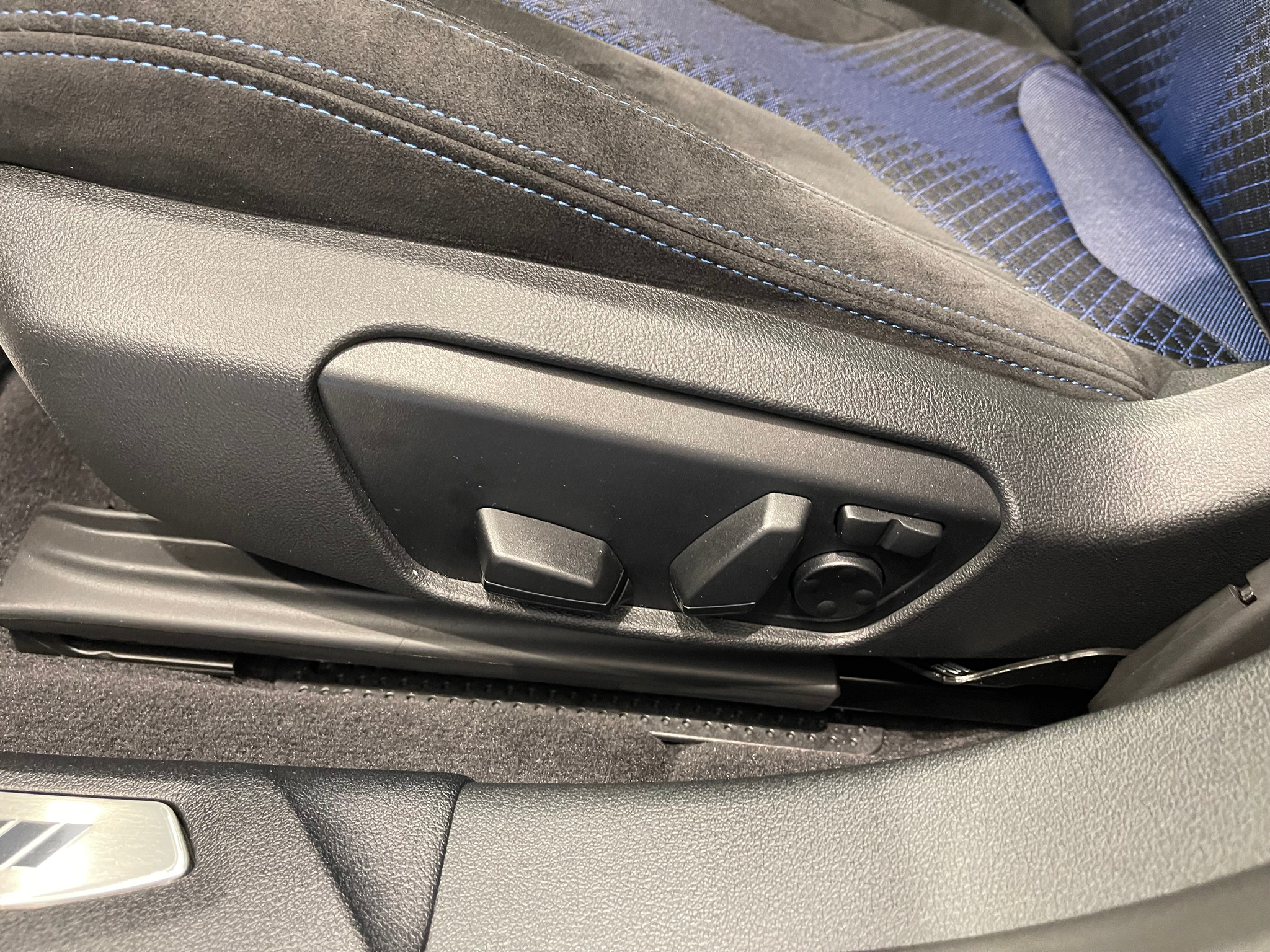 listing desktop thumbnail image 12