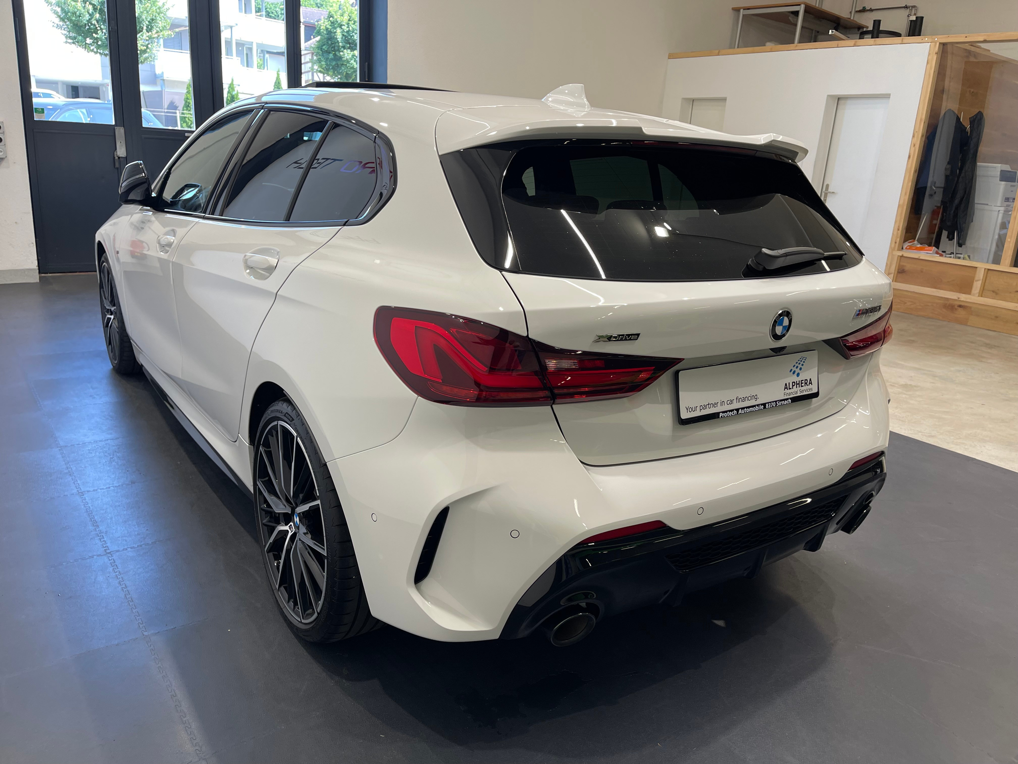 listing desktop thumbnail image 7