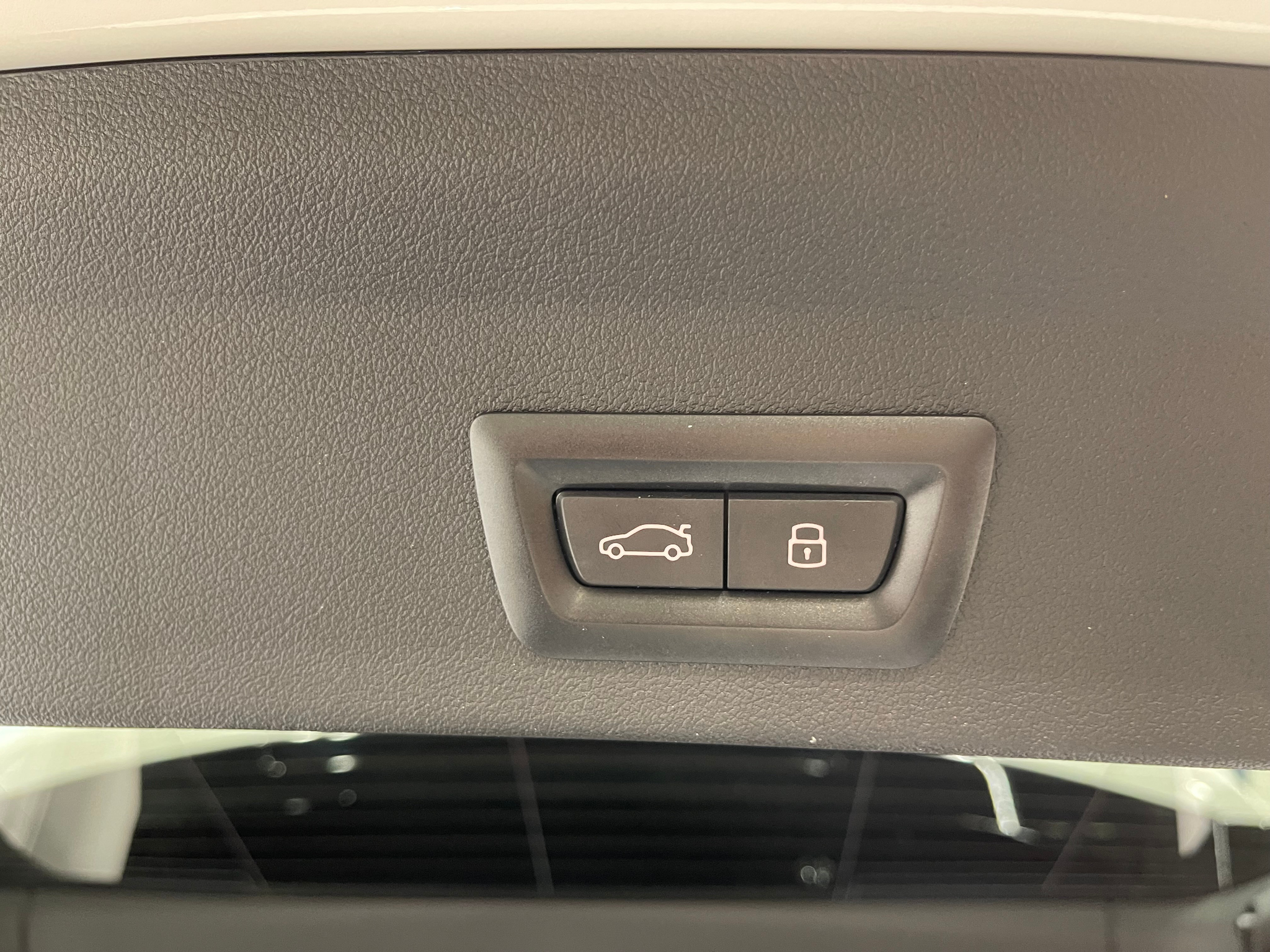 listing desktop thumbnail image 30