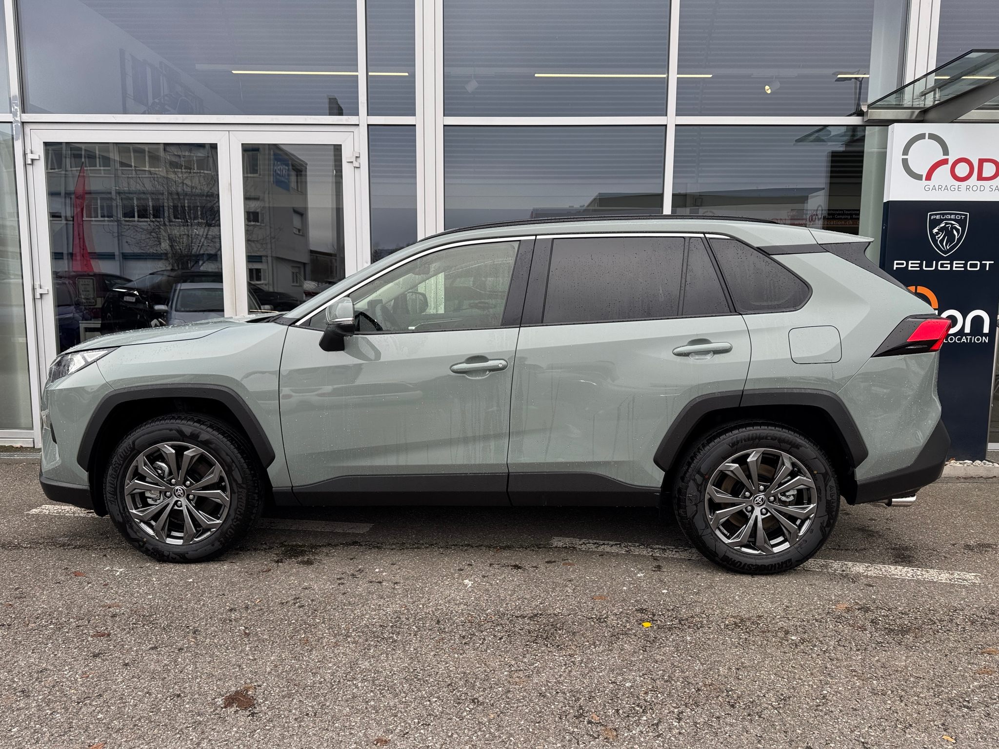 listing desktop thumbnail image 3