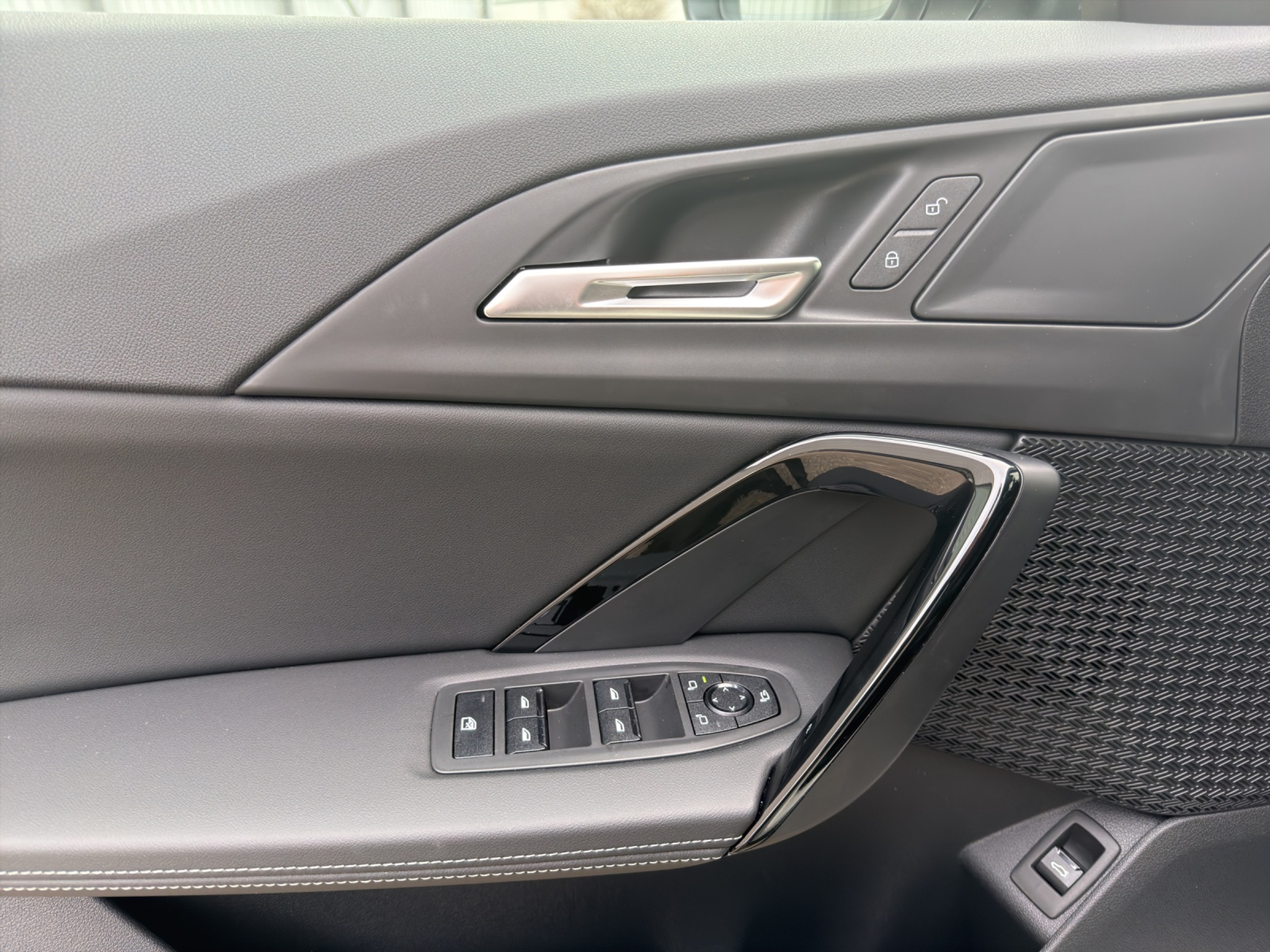 listing desktop thumbnail image 19