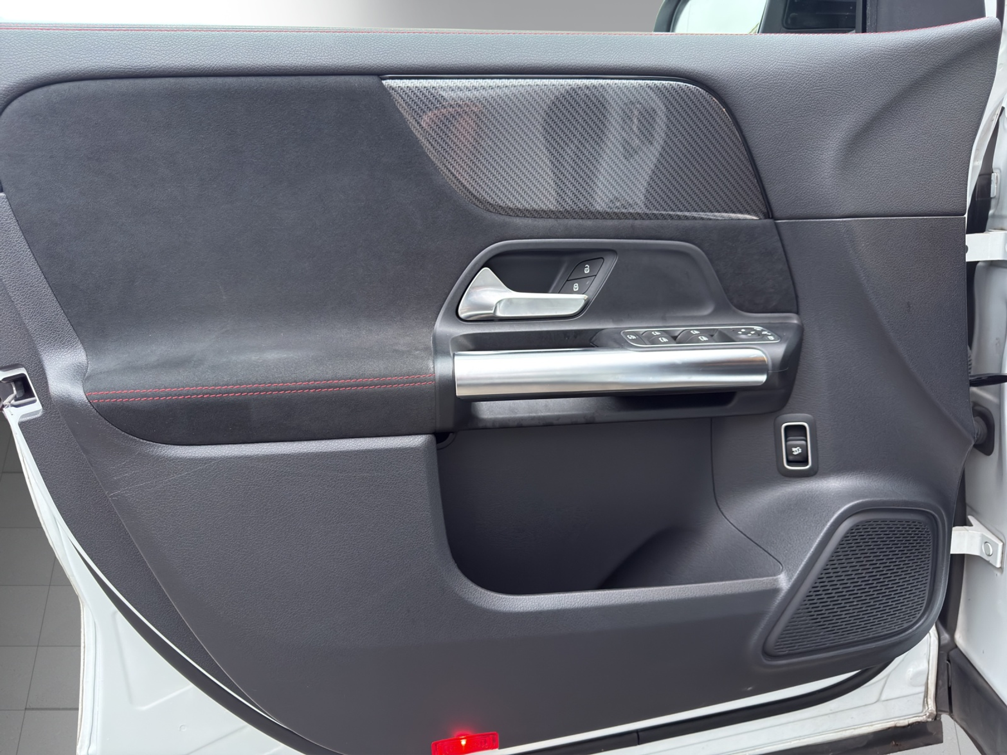 listing desktop thumbnail image 11