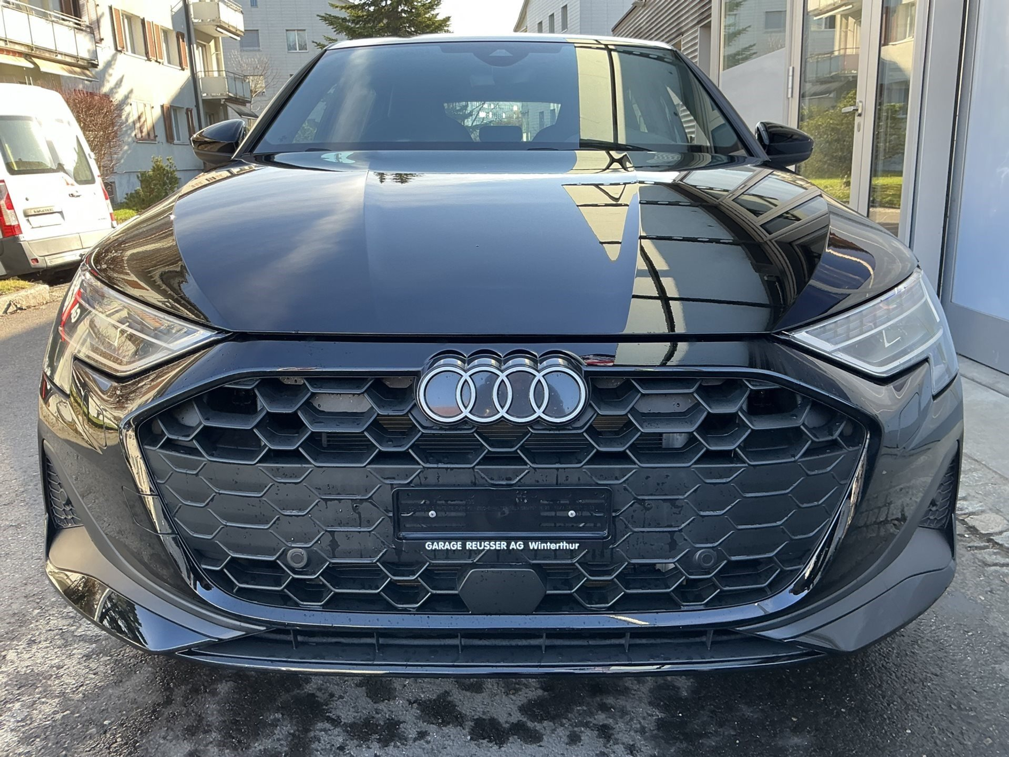 listing desktop thumbnail image 1