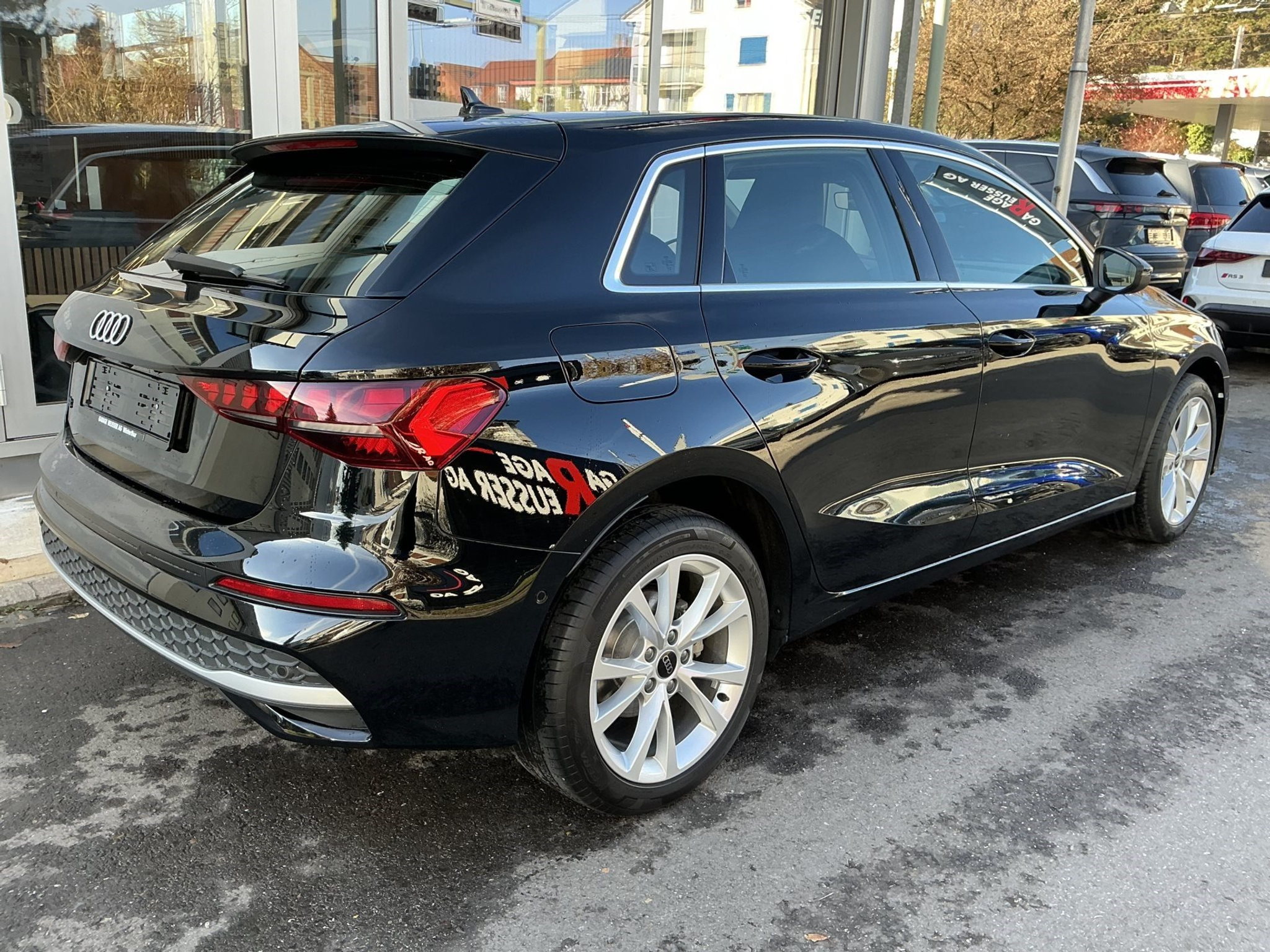 listing desktop thumbnail image 3