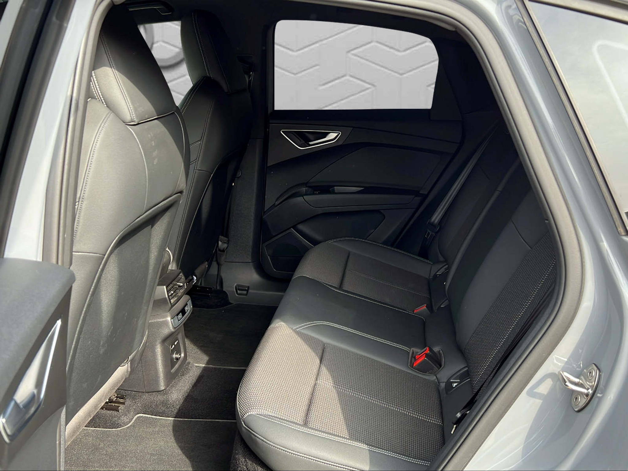 listing desktop thumbnail image 11