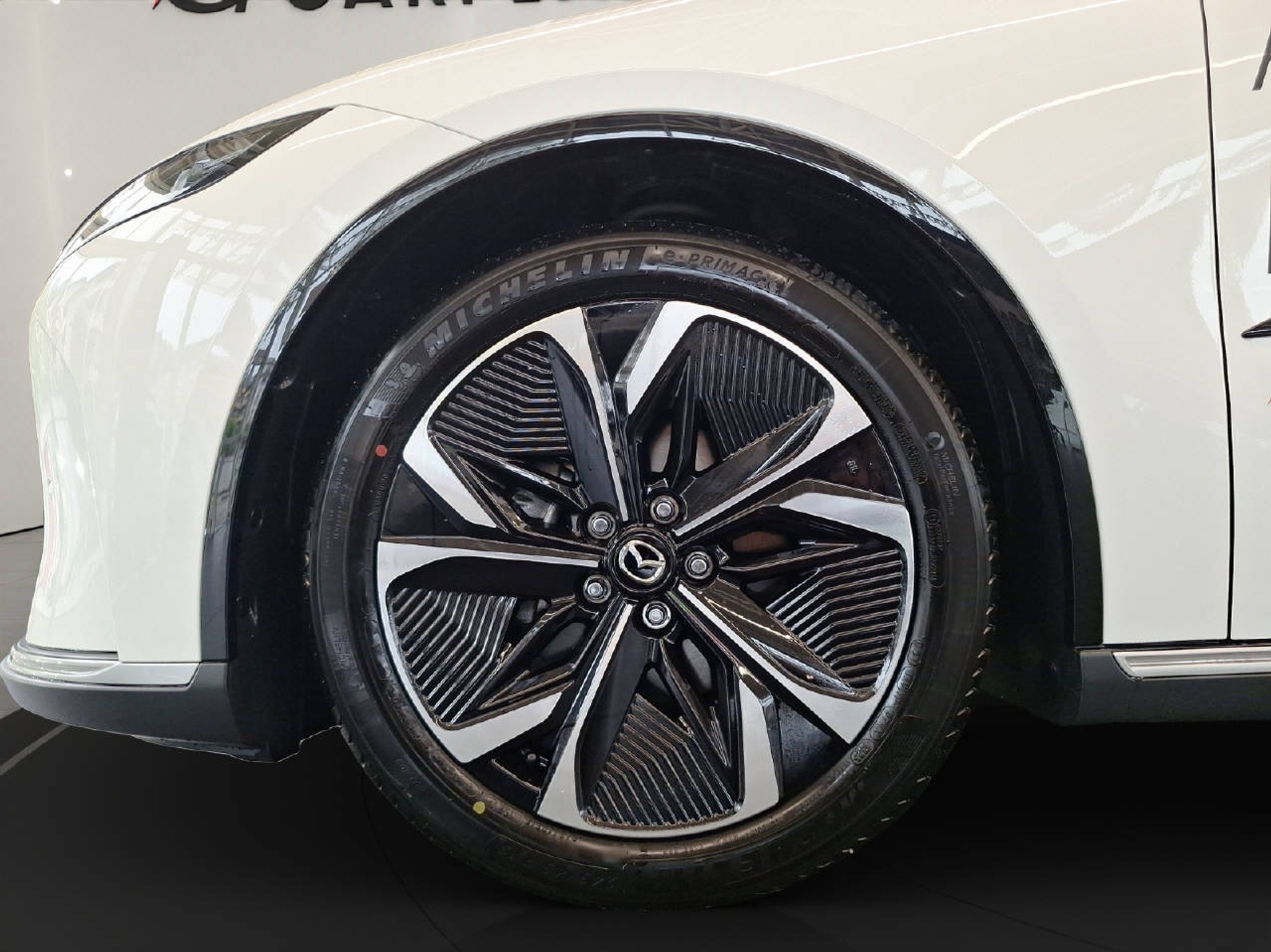 listing desktop thumbnail image 6