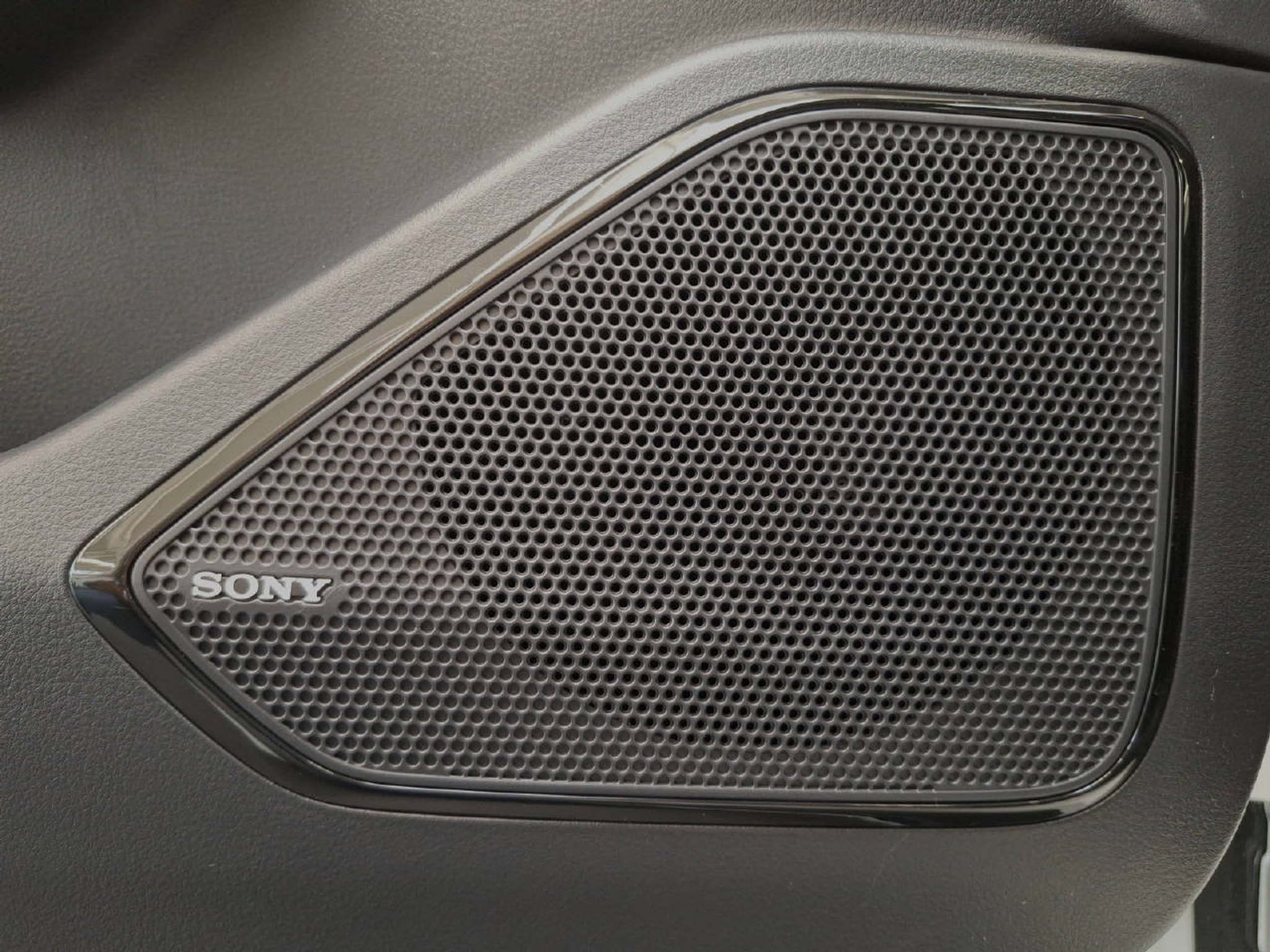 listing desktop thumbnail image 16