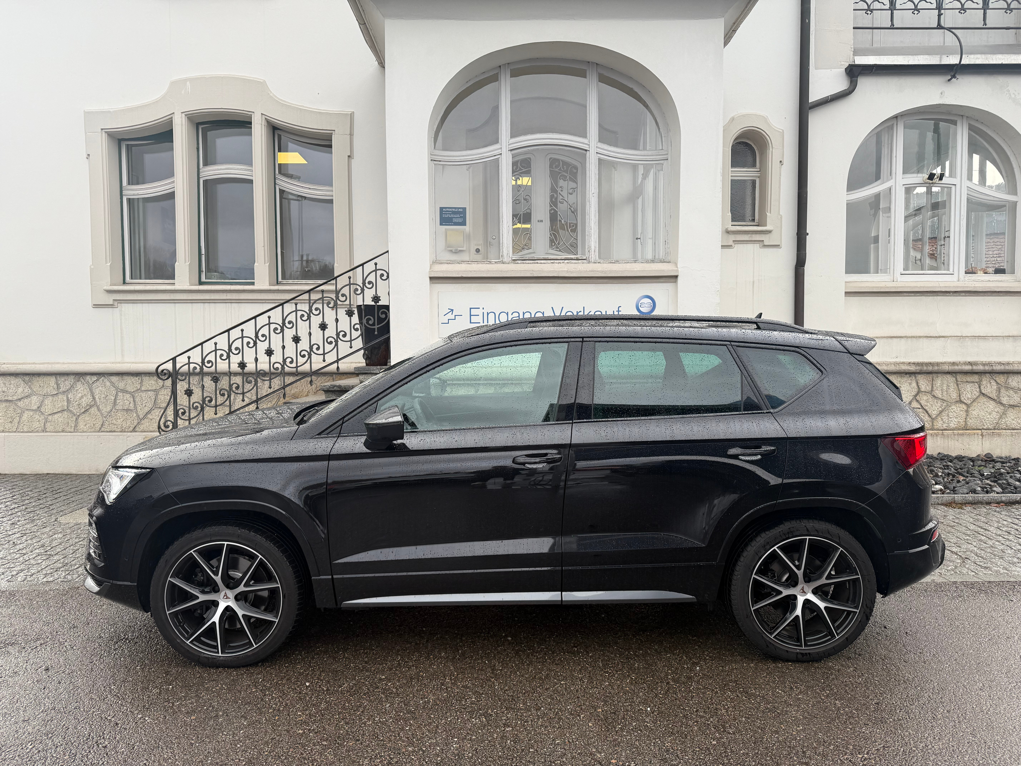 listing desktop thumbnail image 2