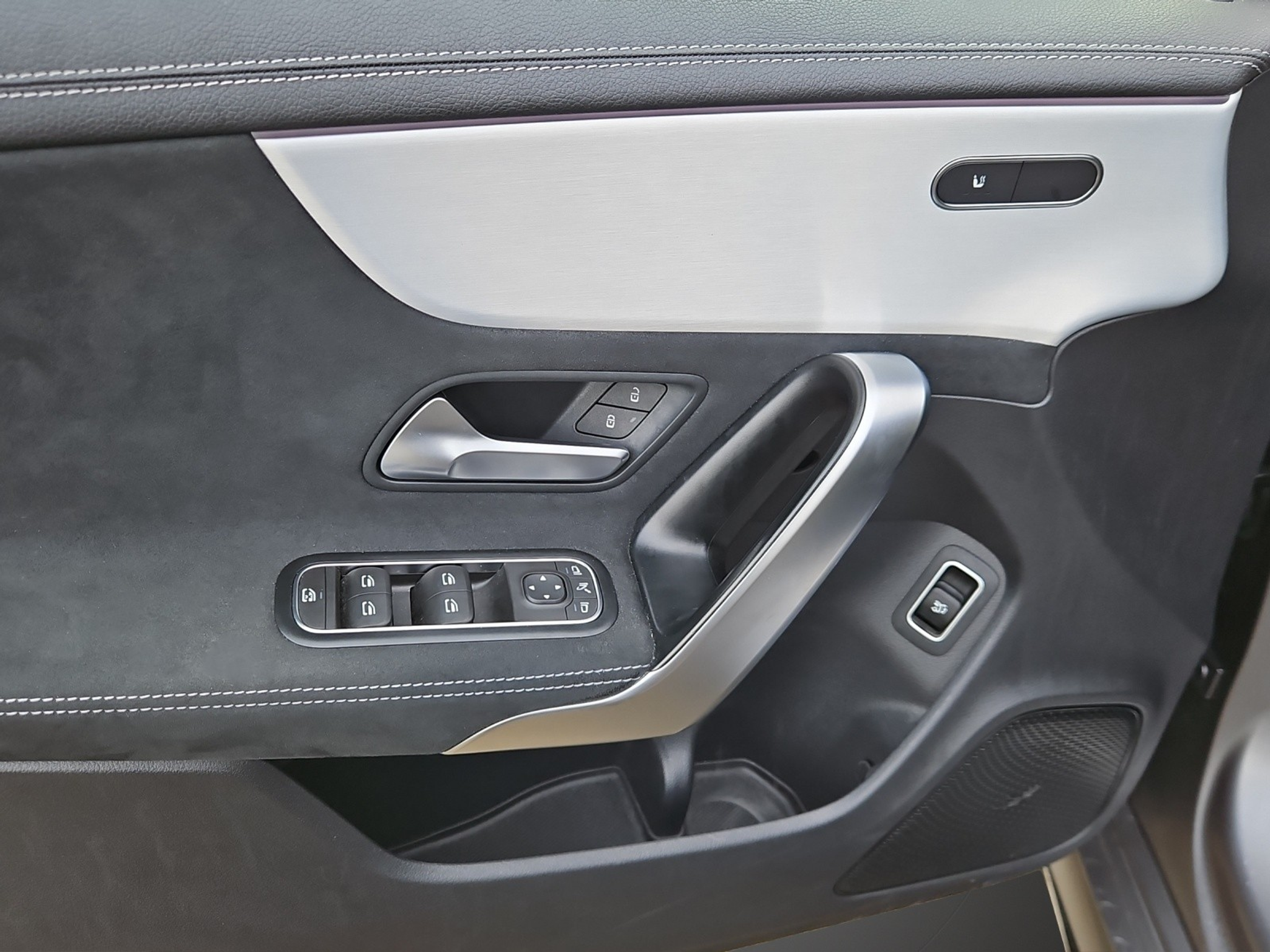 listing desktop thumbnail image 5