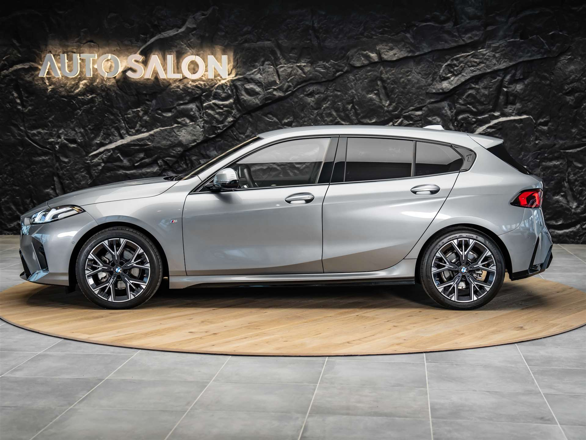 listing desktop thumbnail image 1