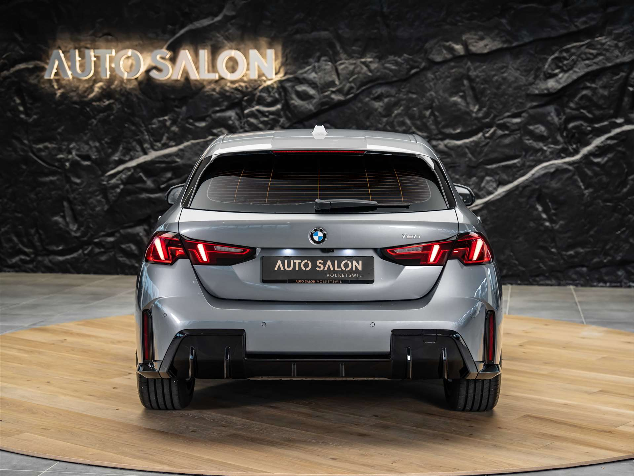 listing desktop thumbnail image 3