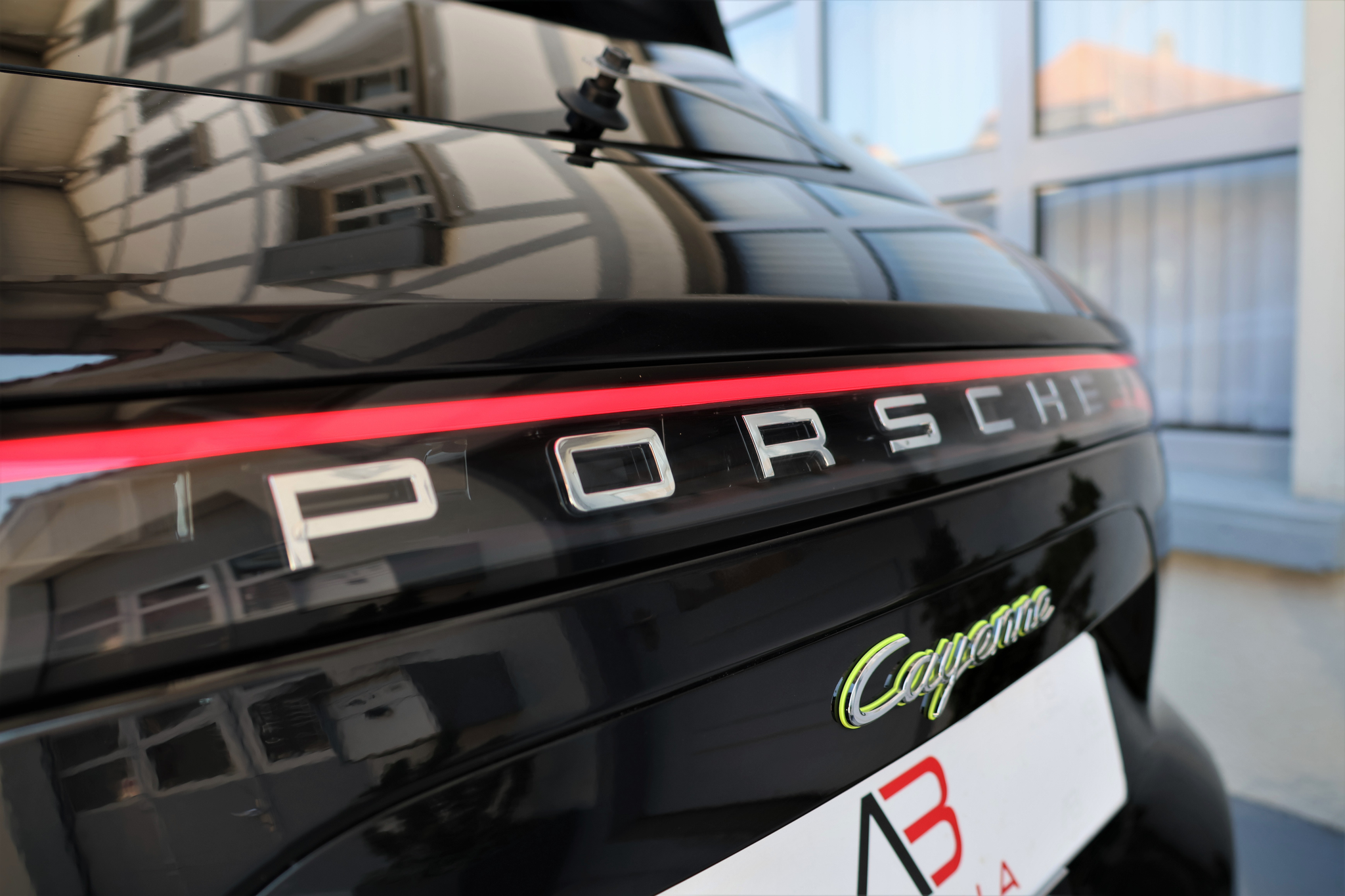 listing desktop thumbnail image 4