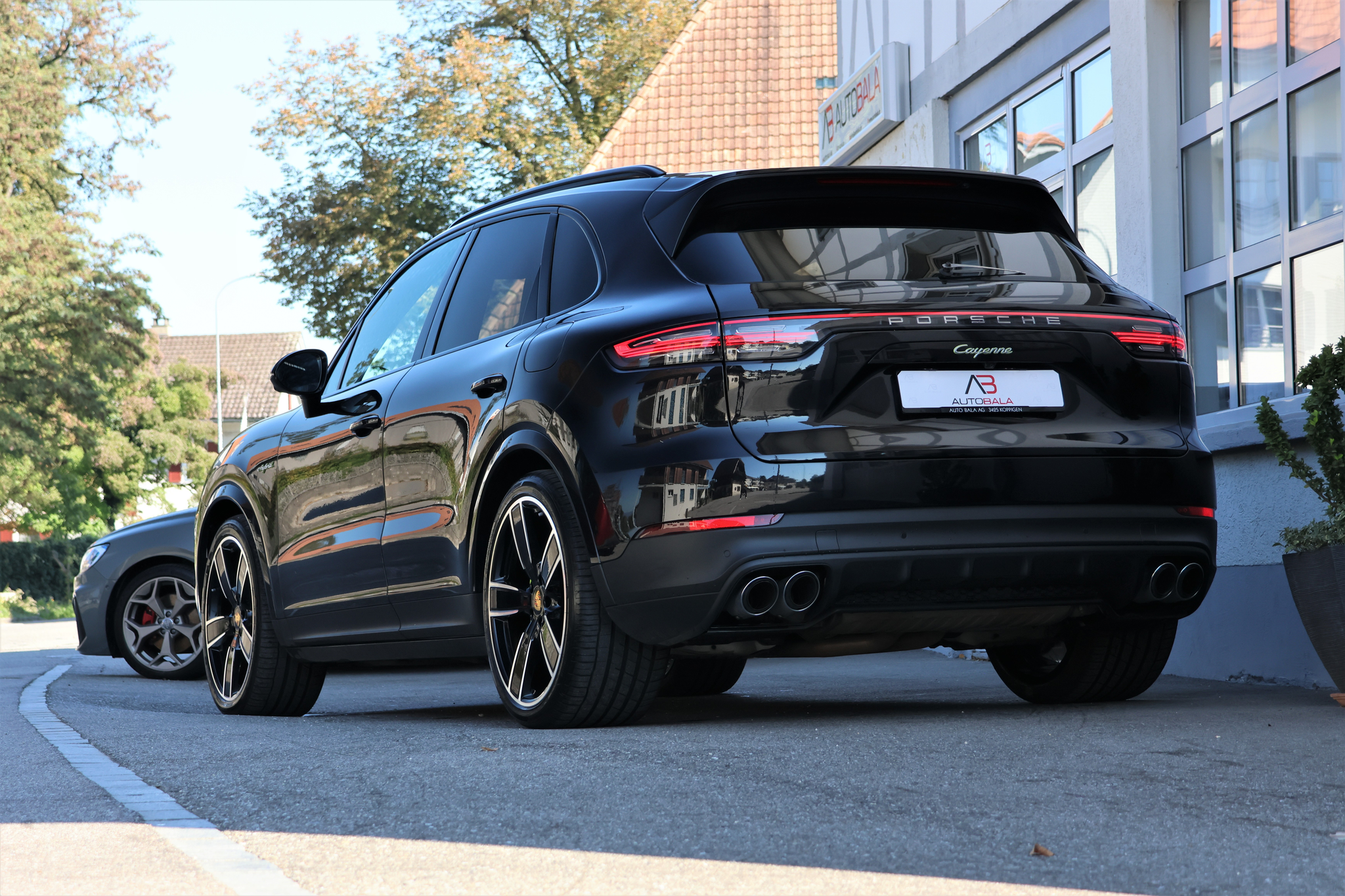 listing desktop thumbnail image 1