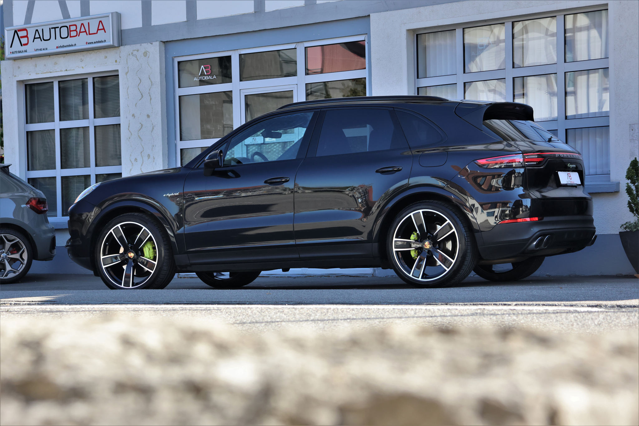 listing desktop thumbnail image 2