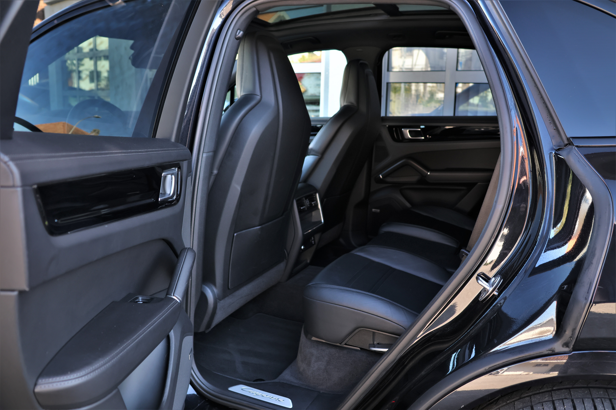 listing desktop thumbnail image 9