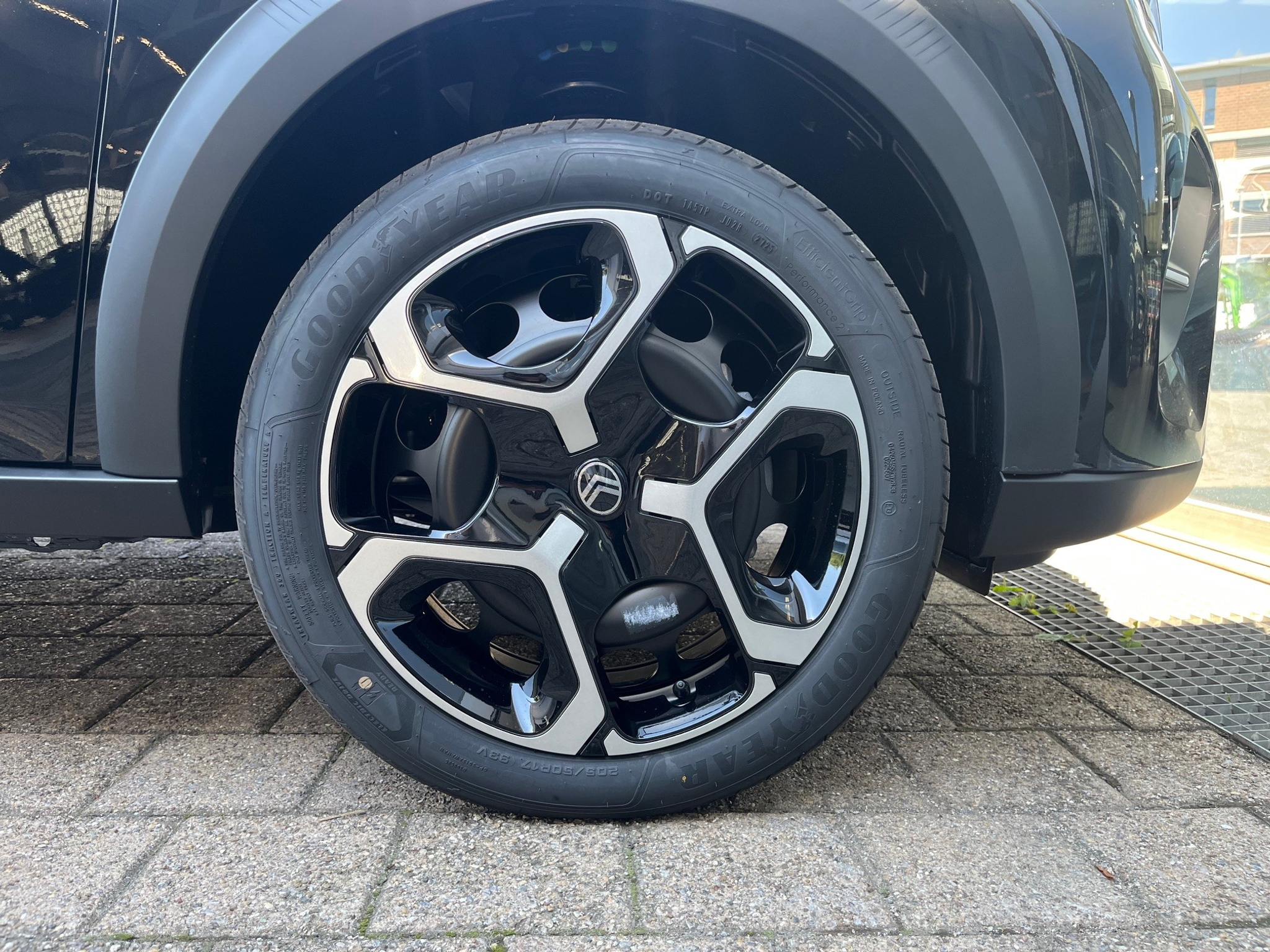 listing desktop thumbnail image 15