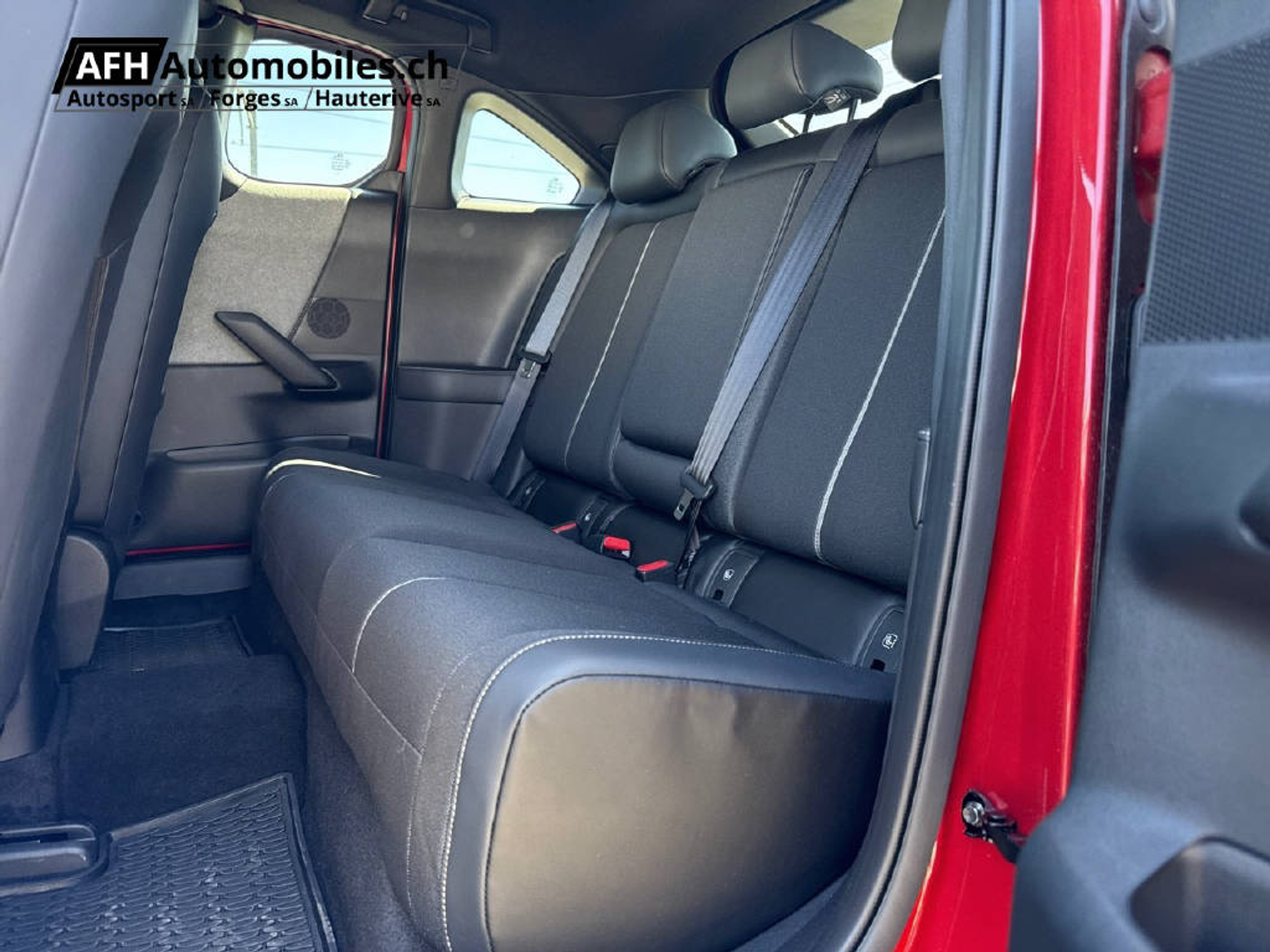 listing desktop thumbnail image 6