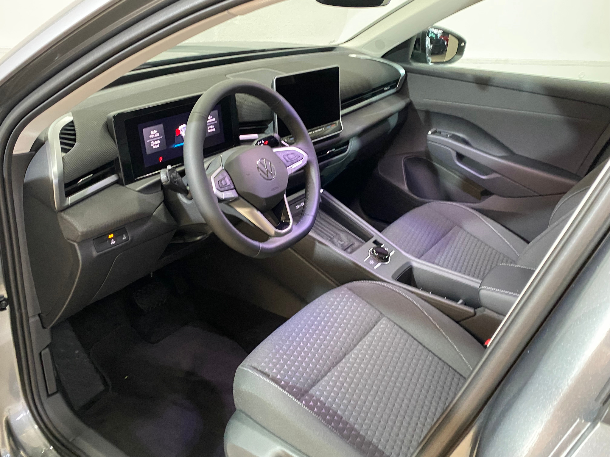 listing desktop thumbnail image 4