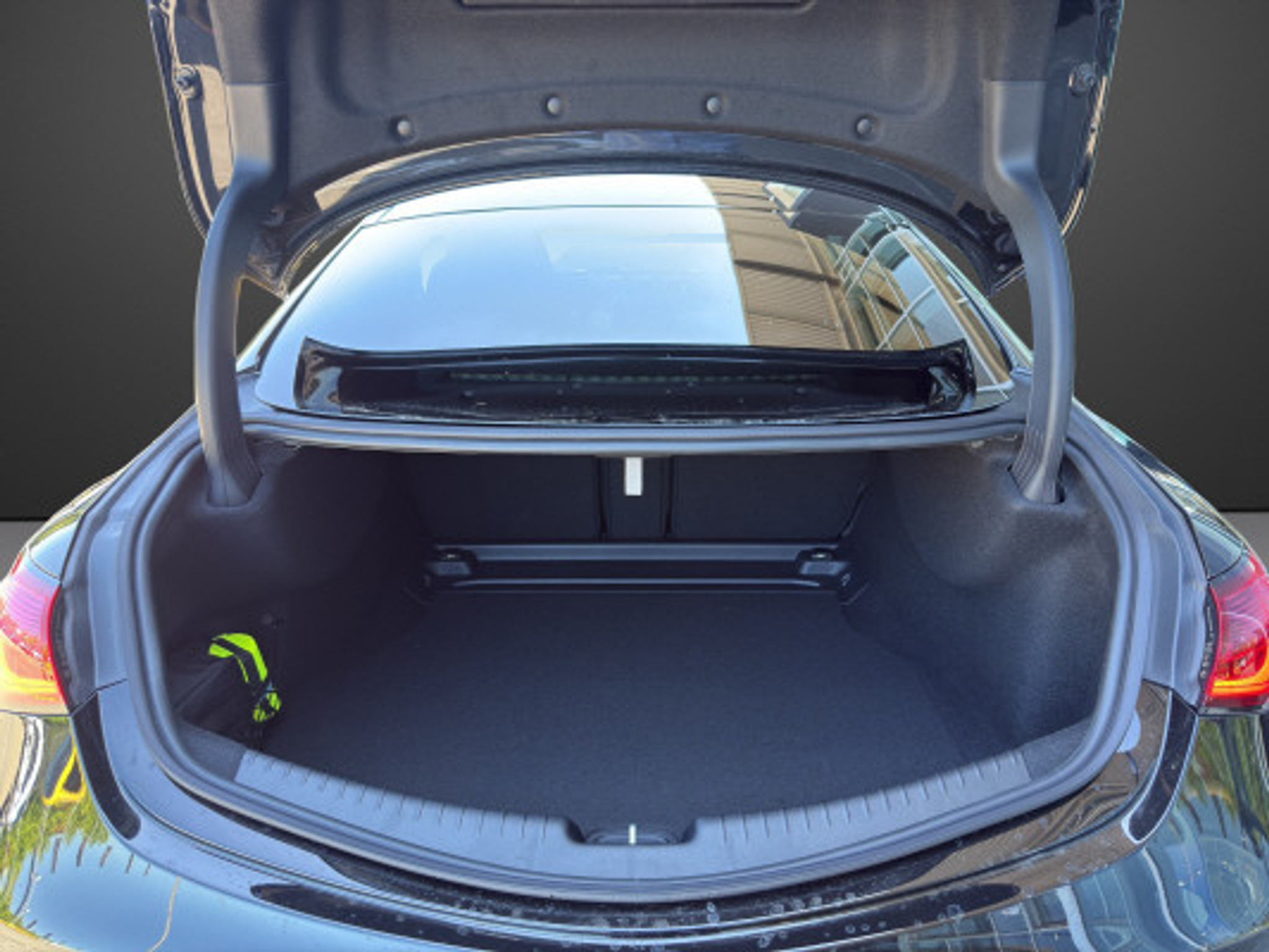 listing desktop thumbnail image 4