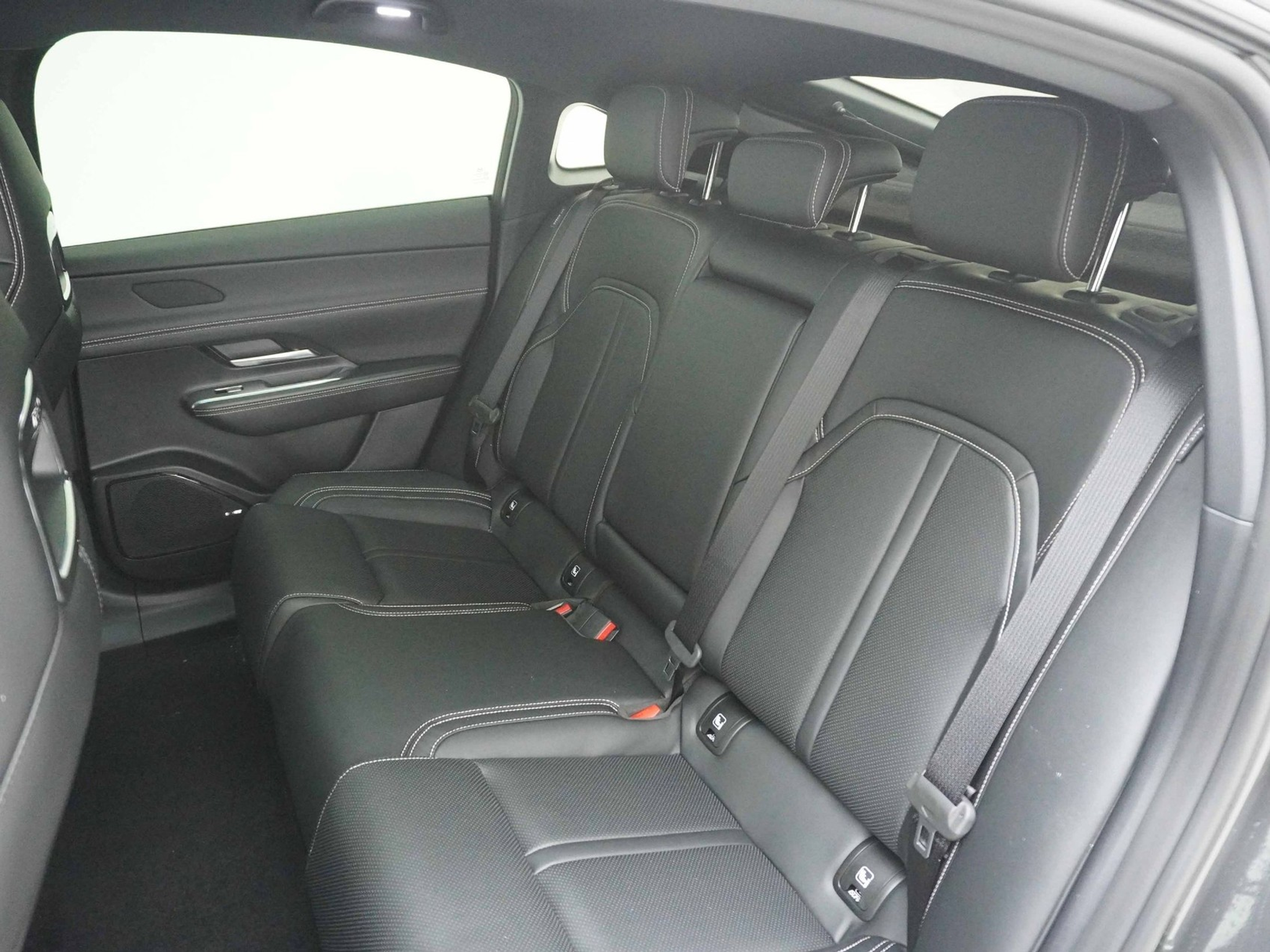 listing desktop thumbnail image 17