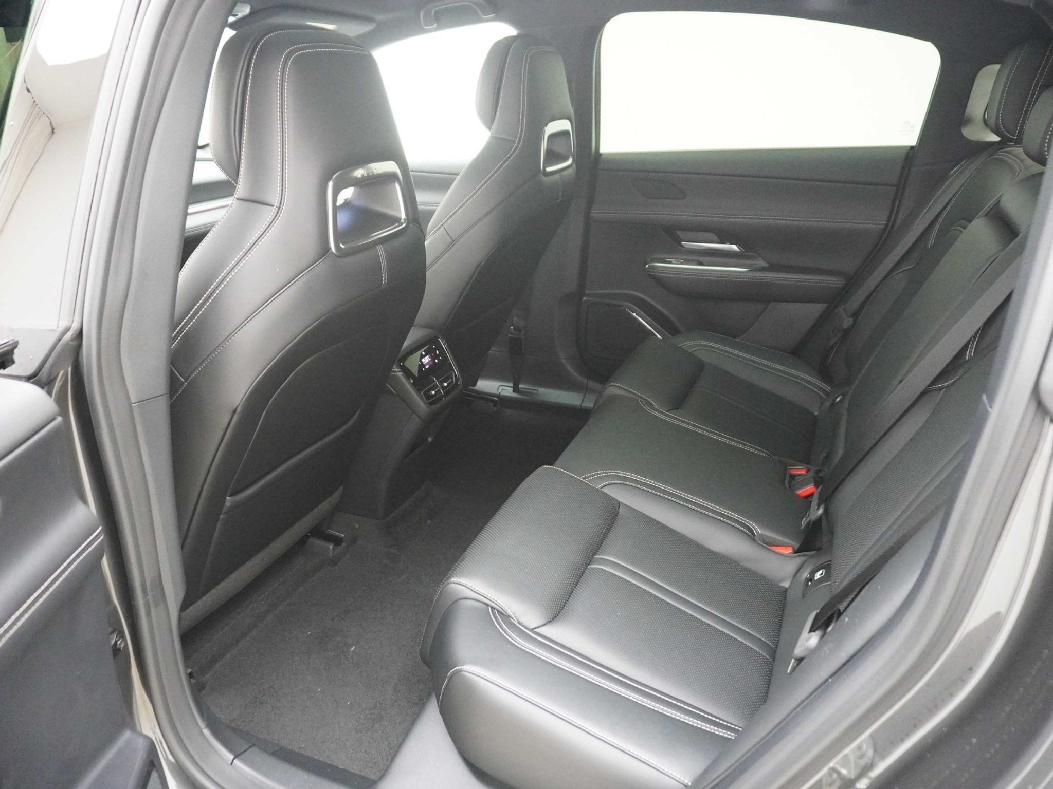 listing desktop thumbnail image 18